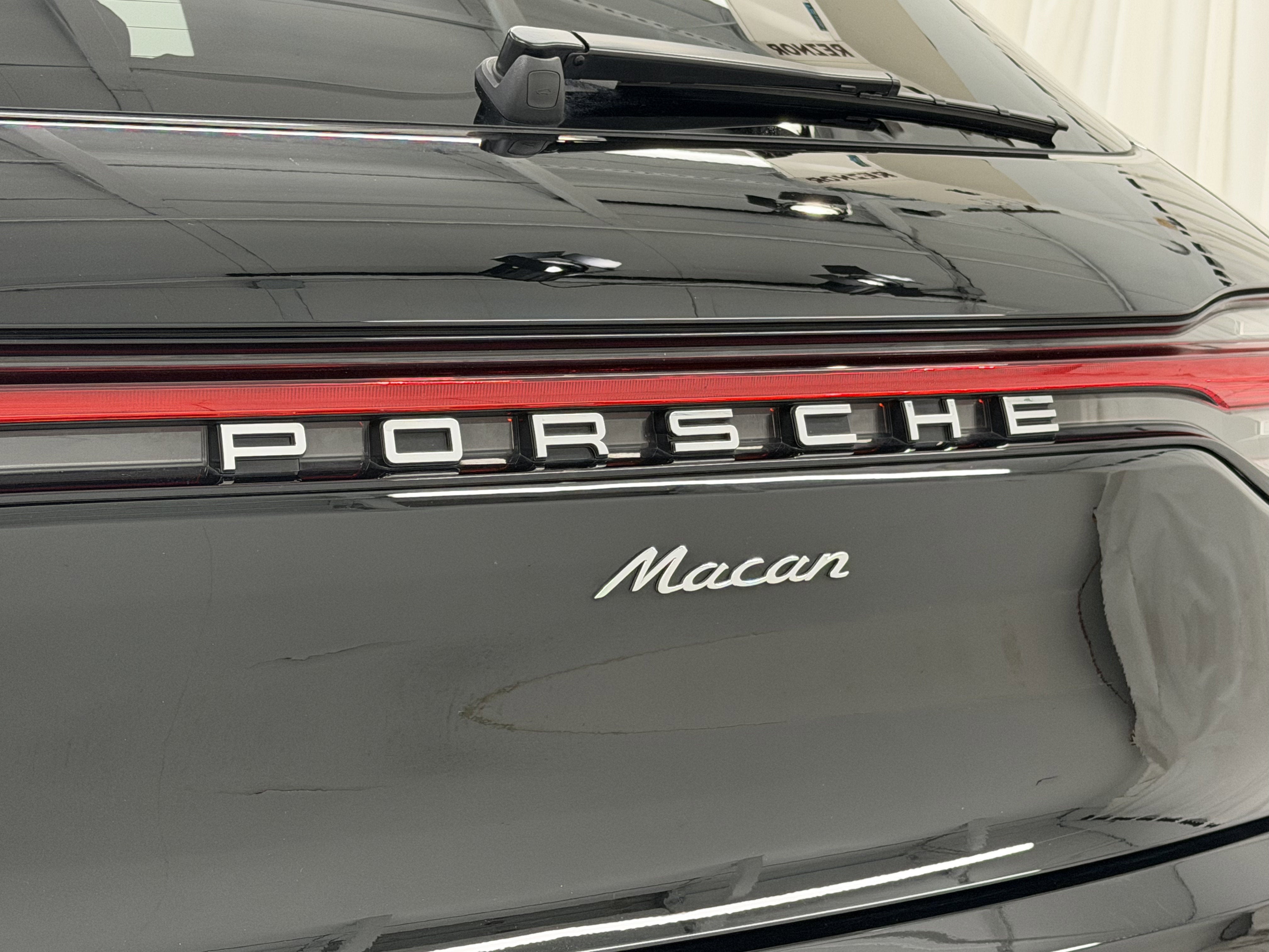 2025 Porsche Macan Base