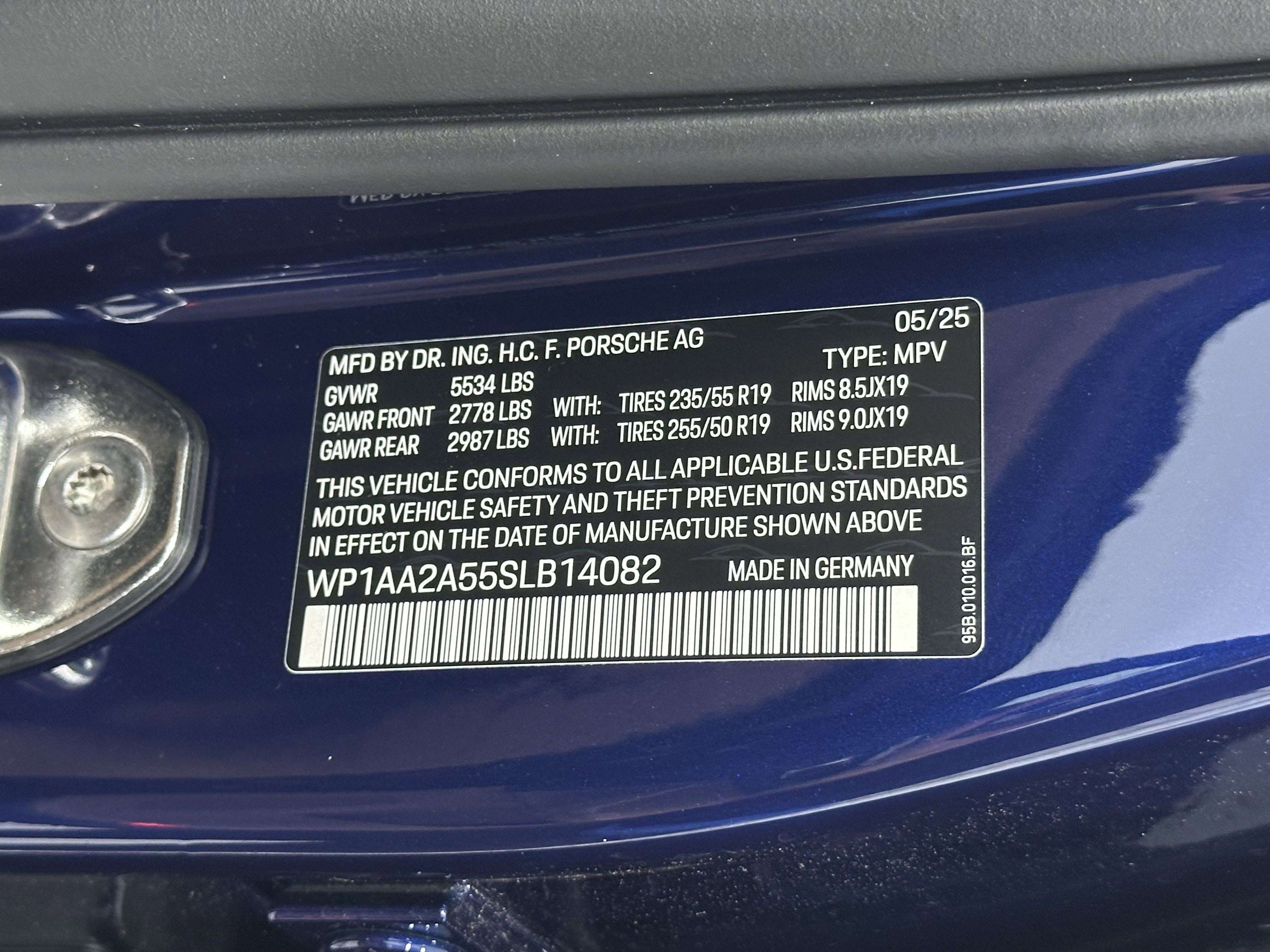 2025 Porsche Macan Base