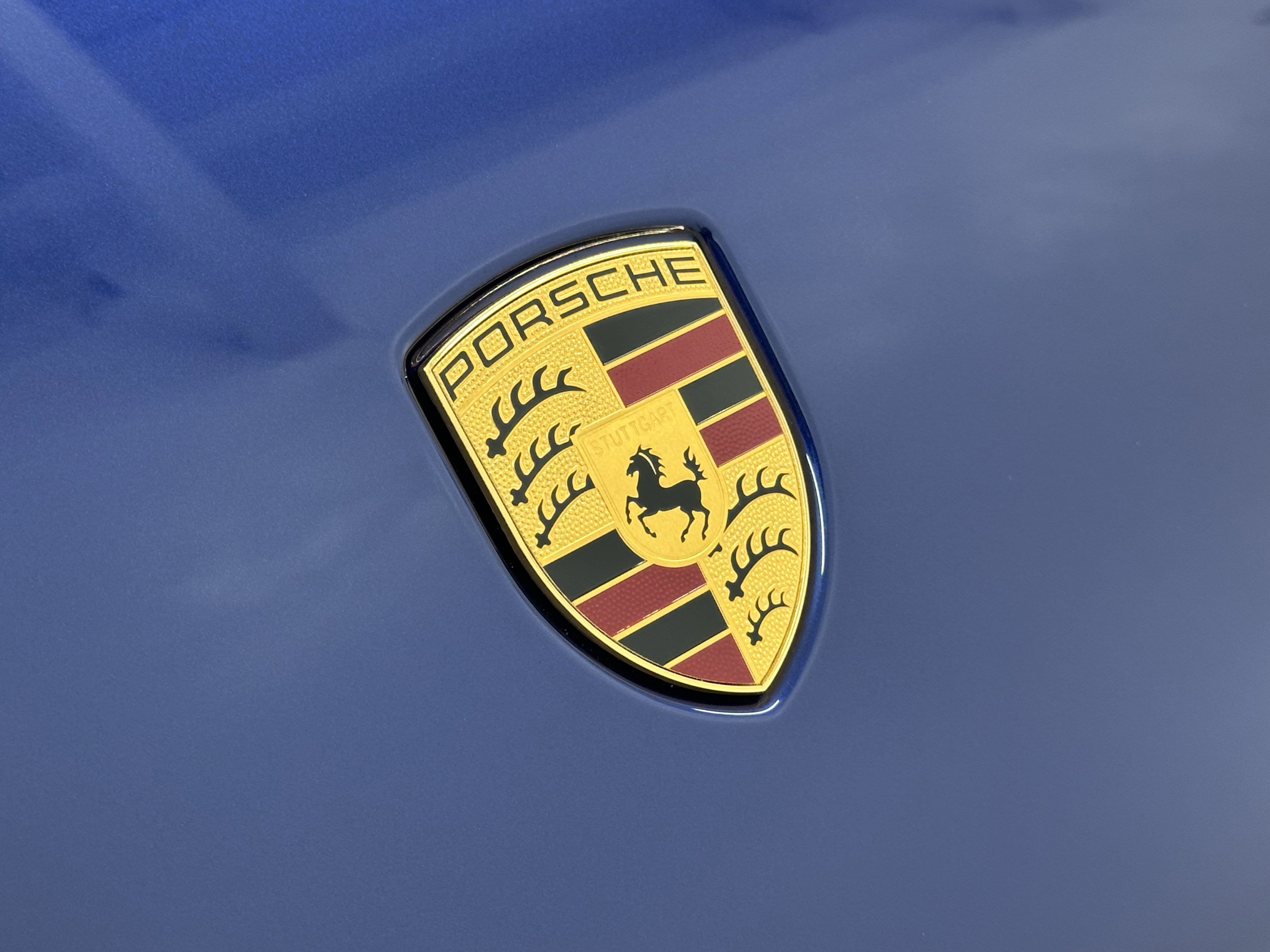 2025 Porsche Macan Base