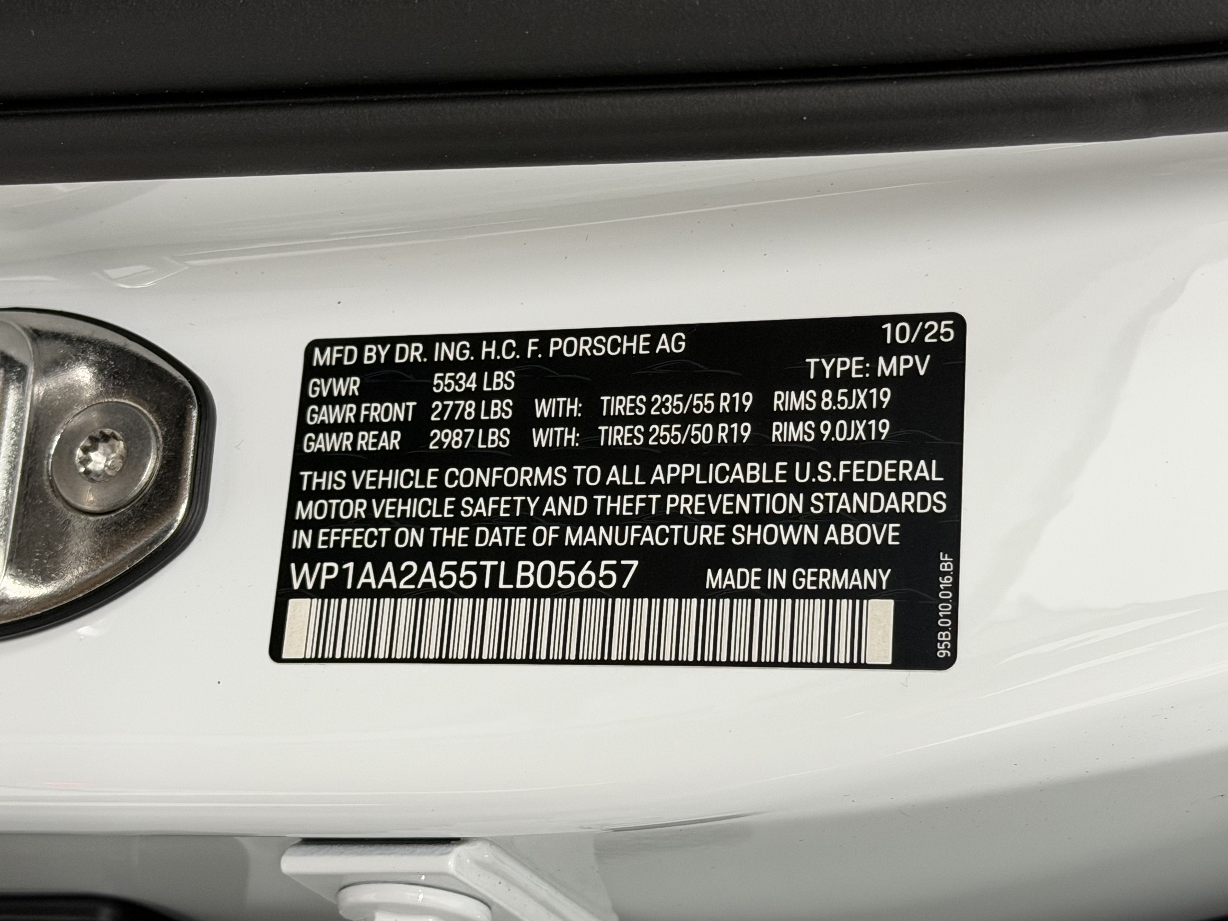 2026 Porsche Macan Base