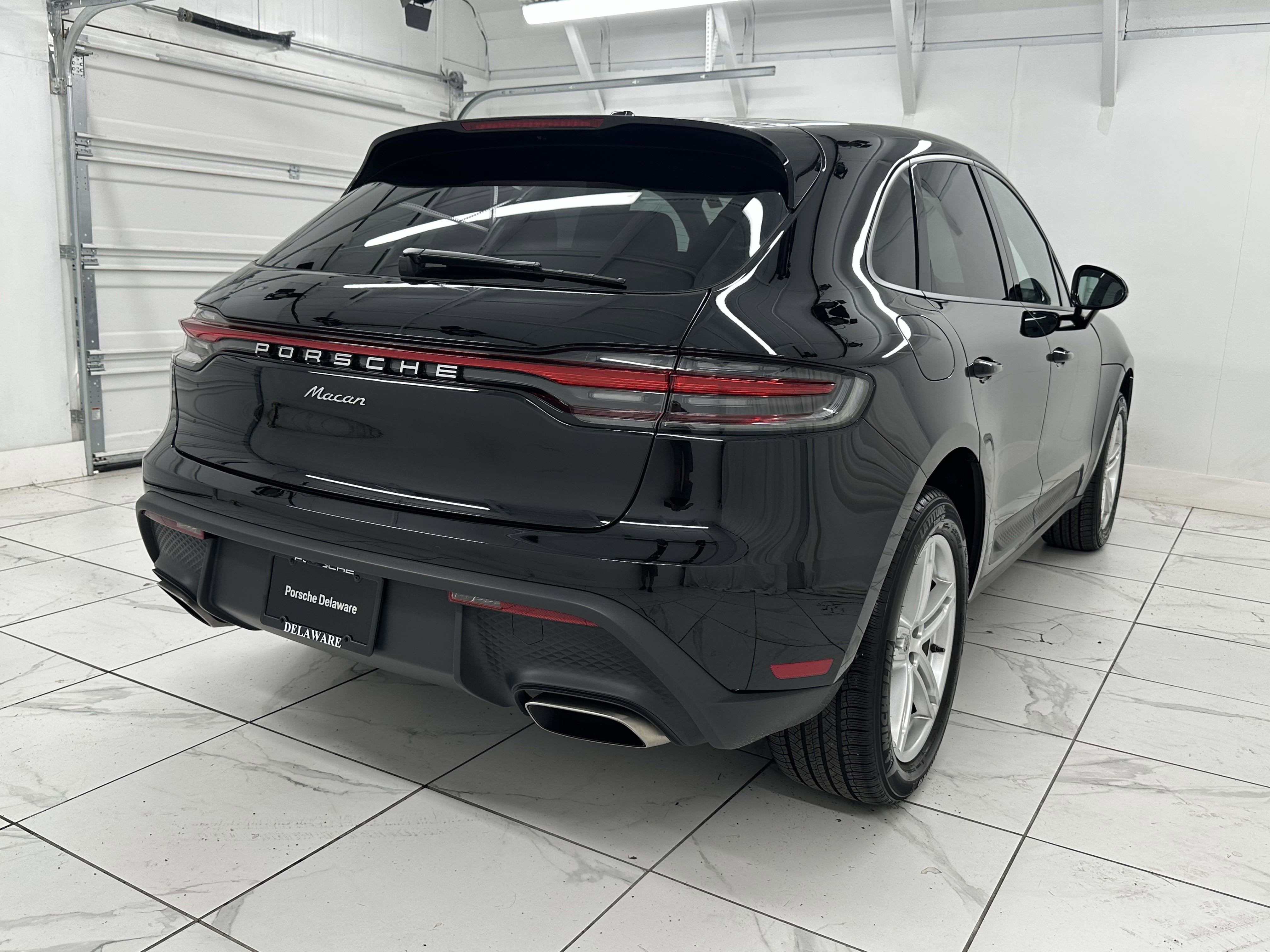 2025 Porsche Macan Base