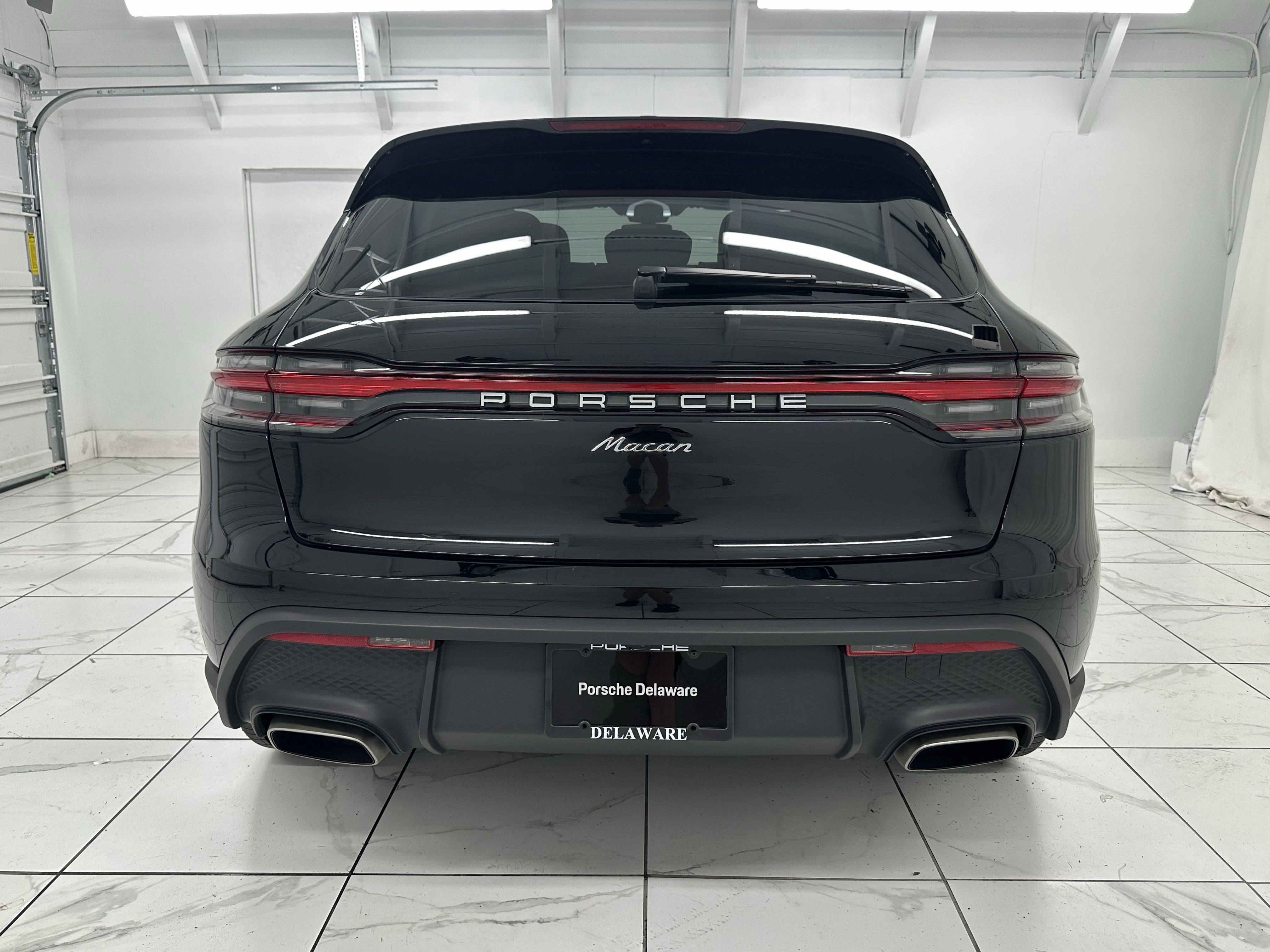 2025 Porsche Macan Base