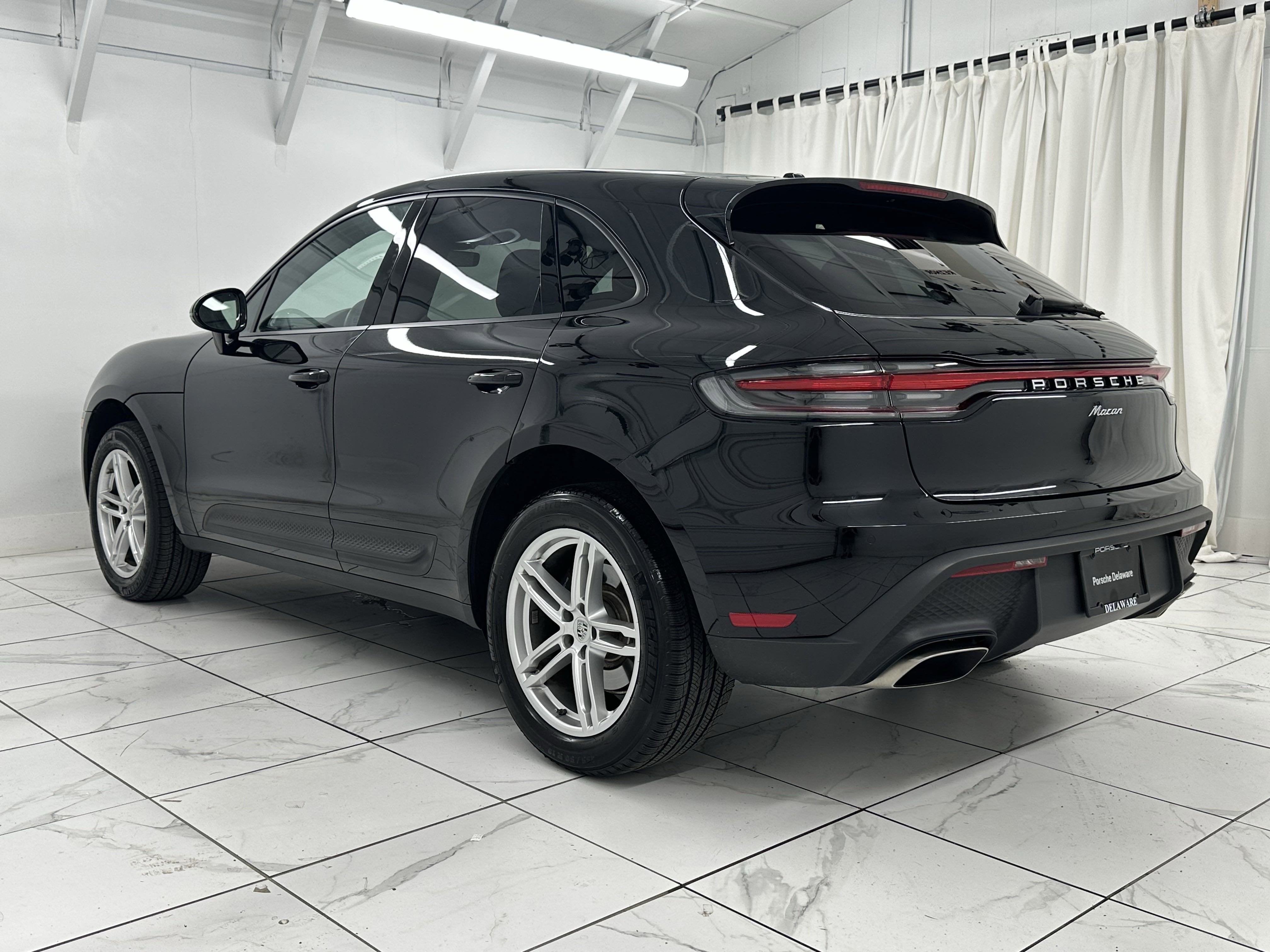 2025 Porsche Macan Base
