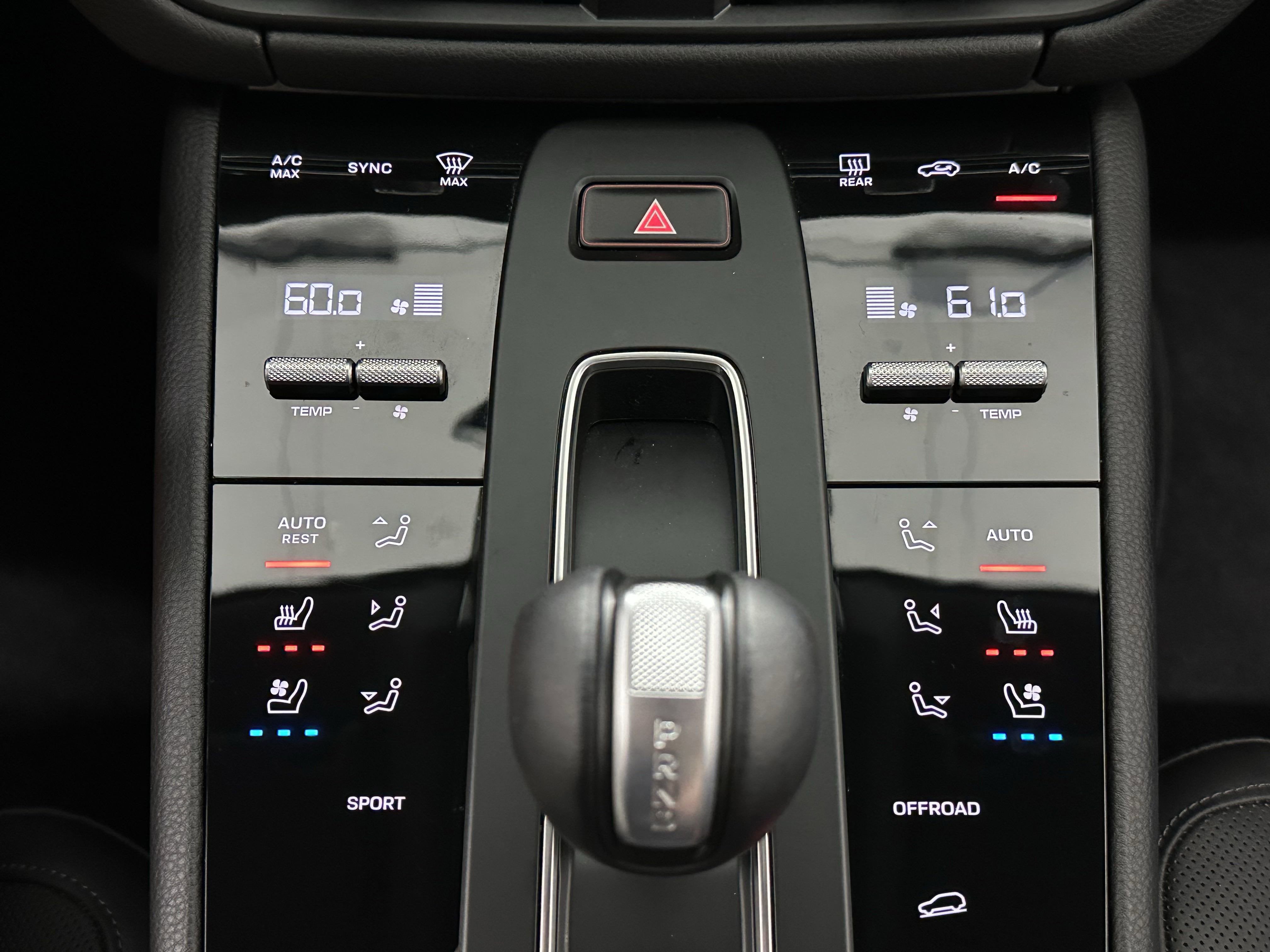 2025 Porsche Macan Base