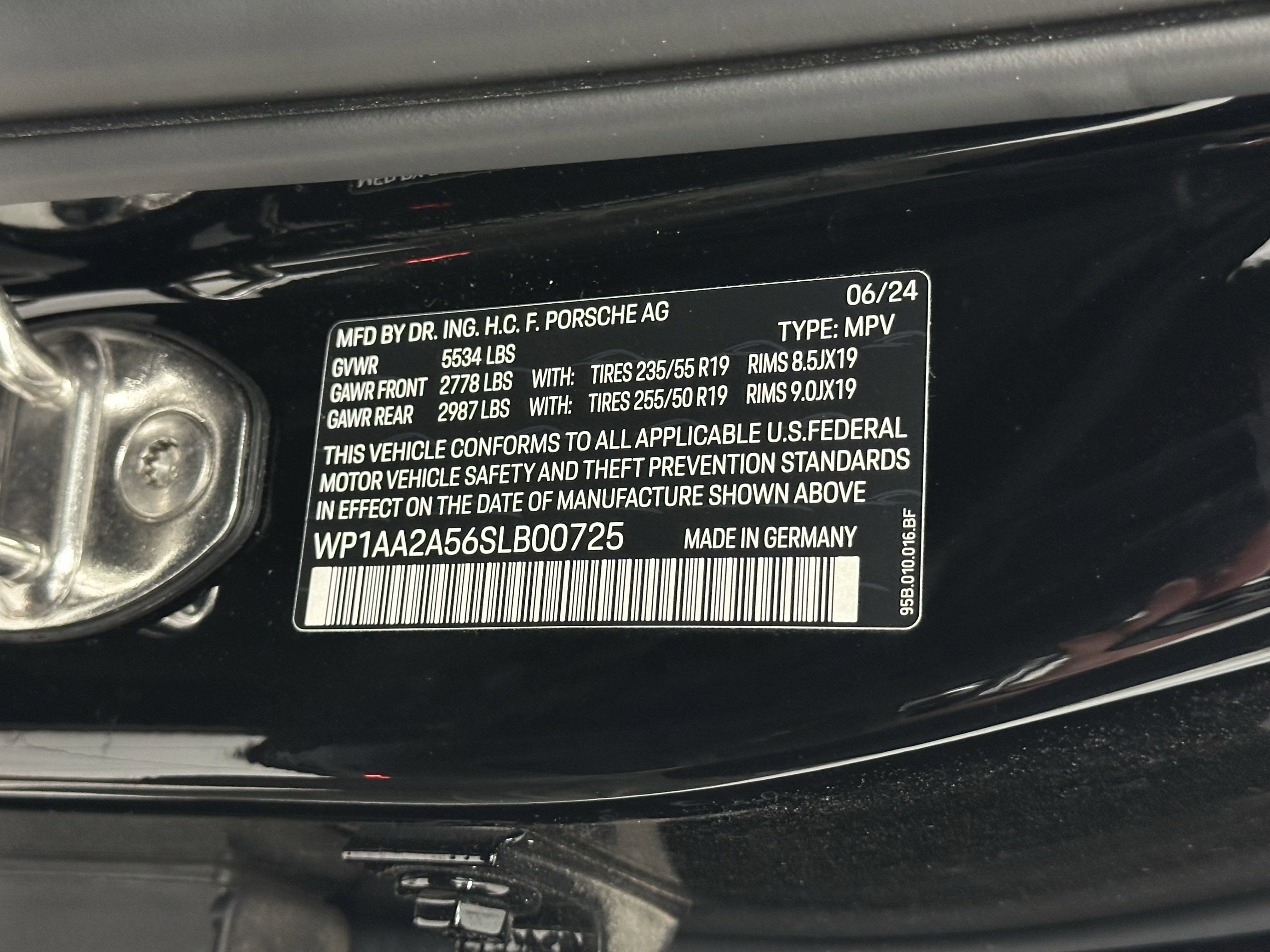 2025 Porsche Macan Base