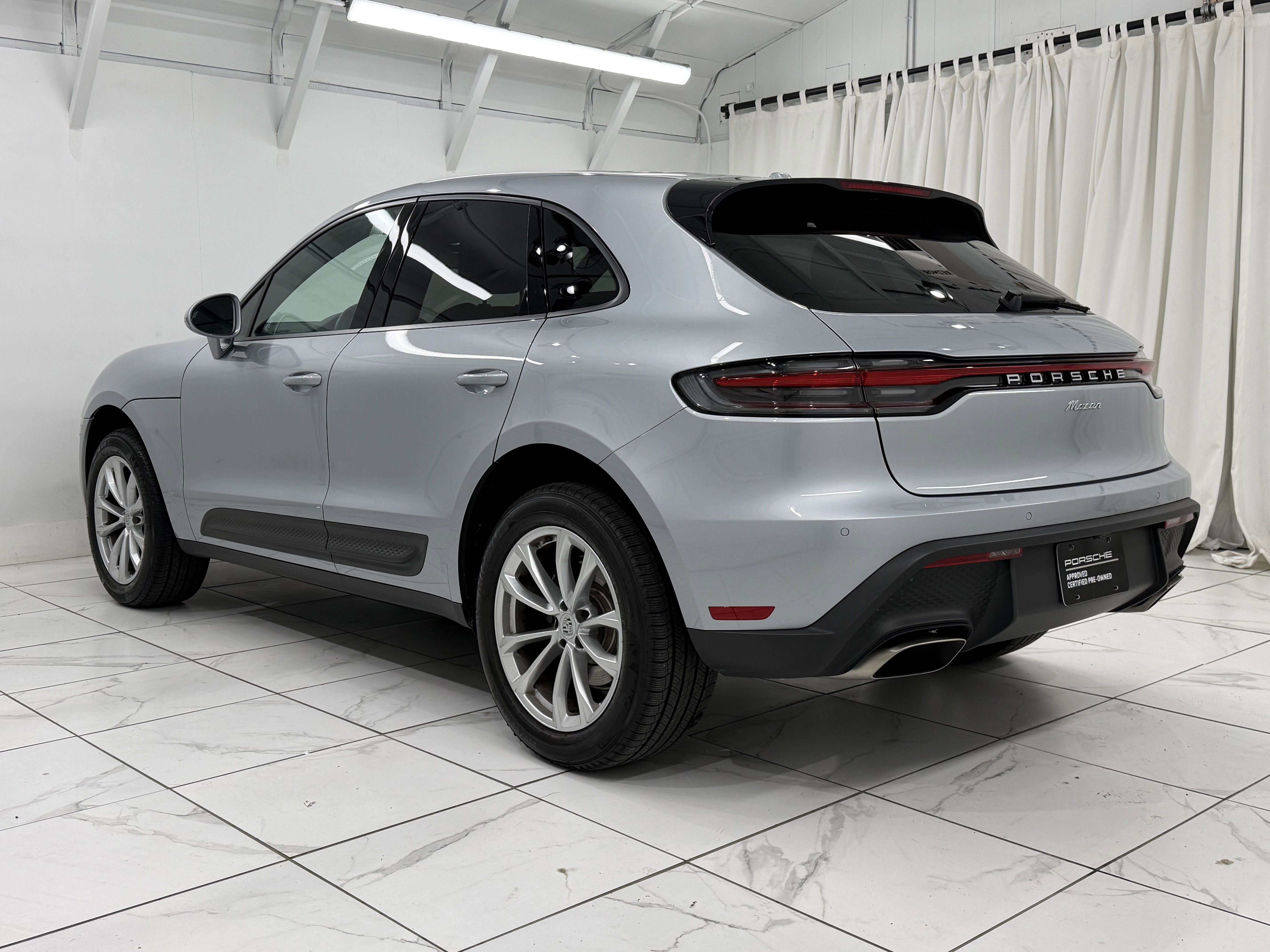 2025 Porsche Macan Base