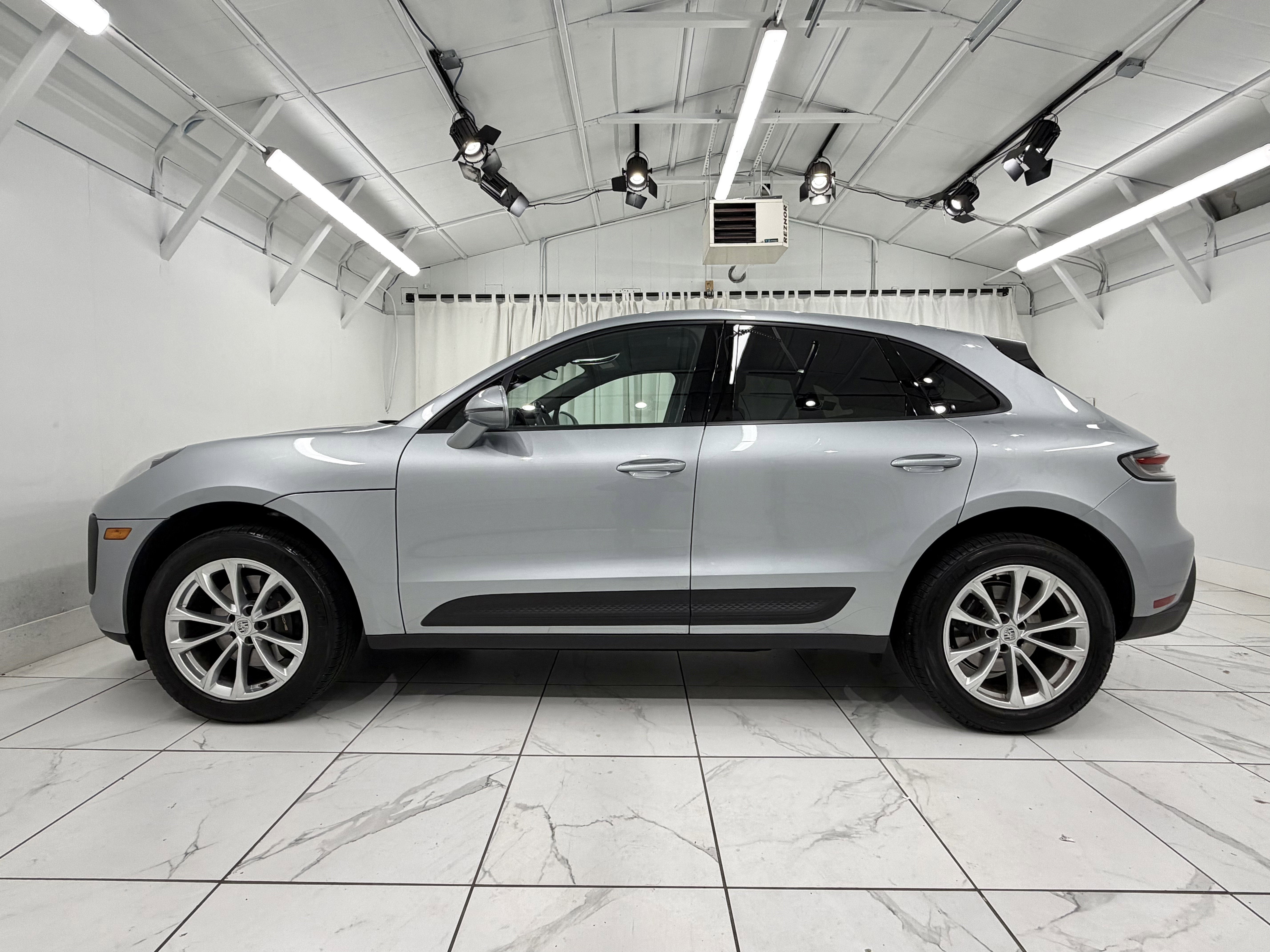 2025 Porsche Macan Base