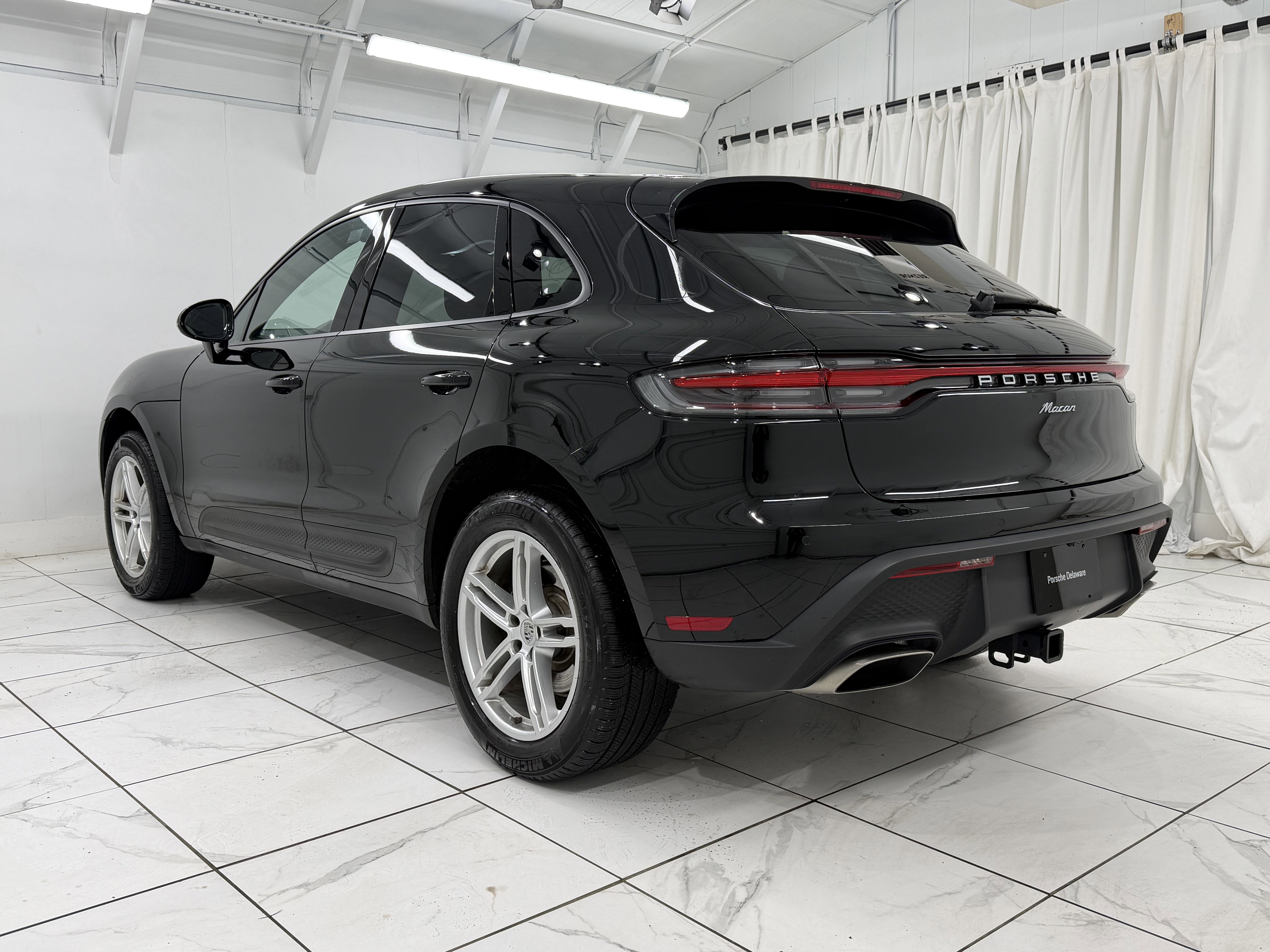 2025 Porsche Macan Base