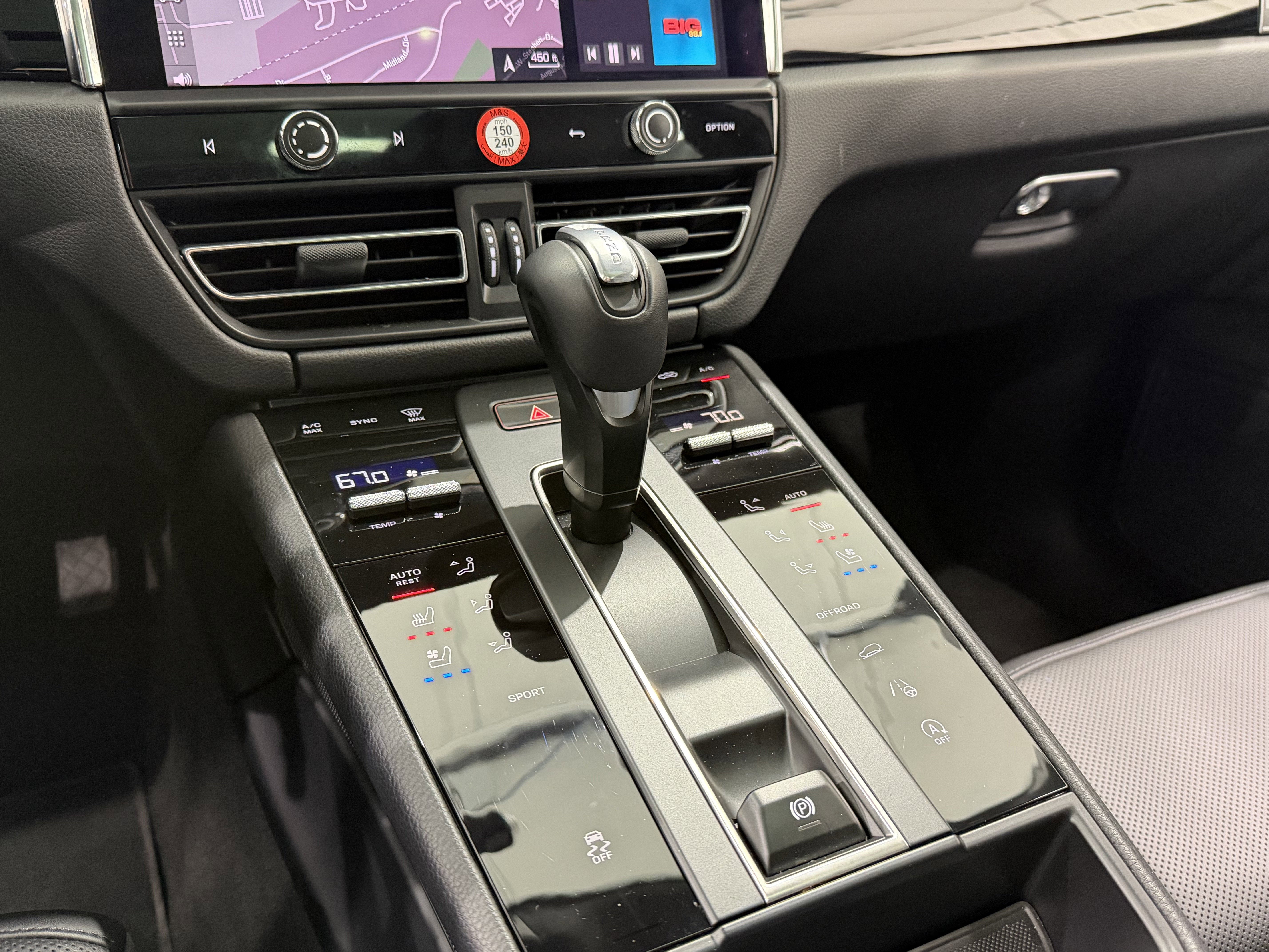 2025 Porsche Macan Base