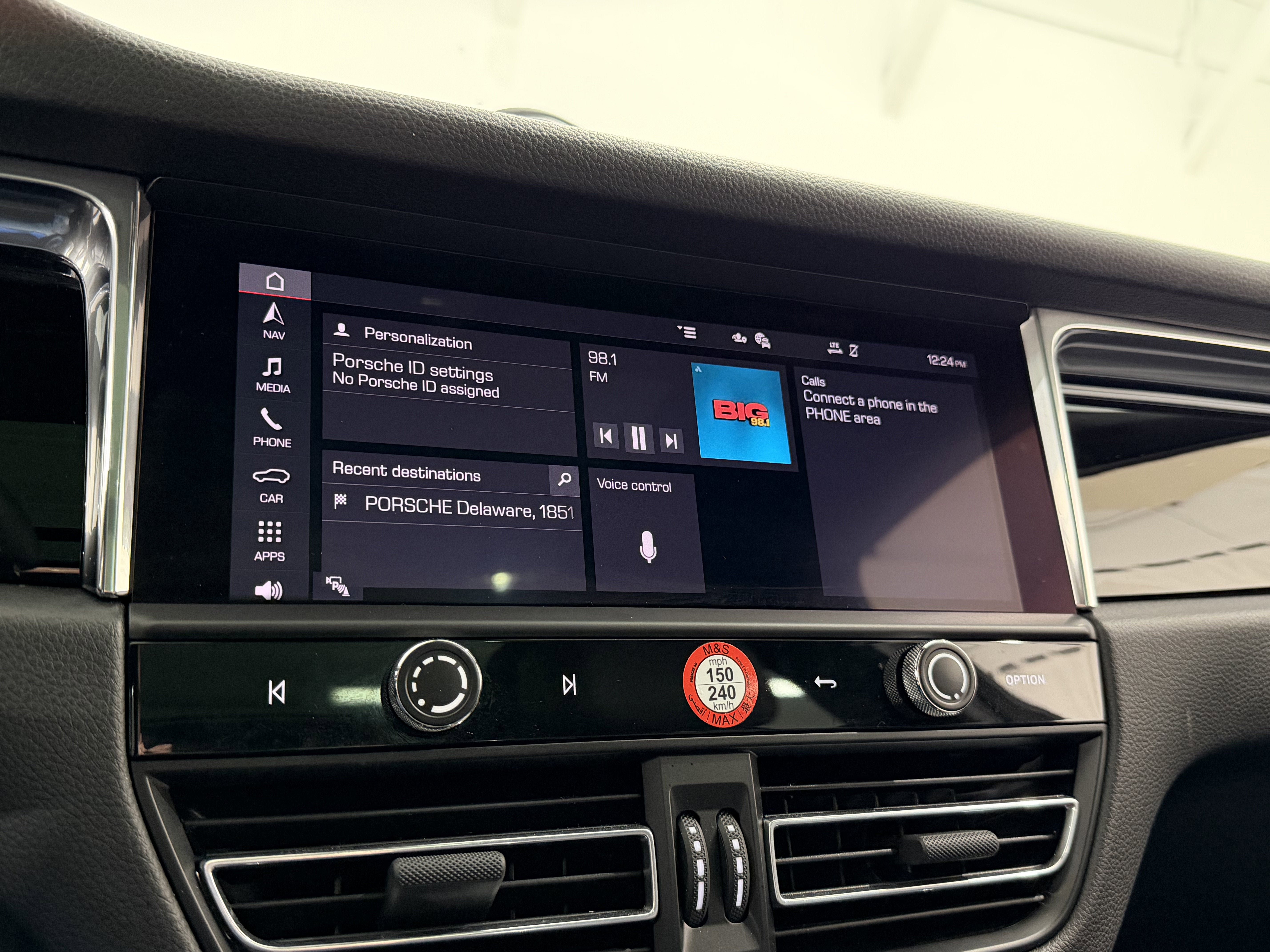 2025 Porsche Macan Base