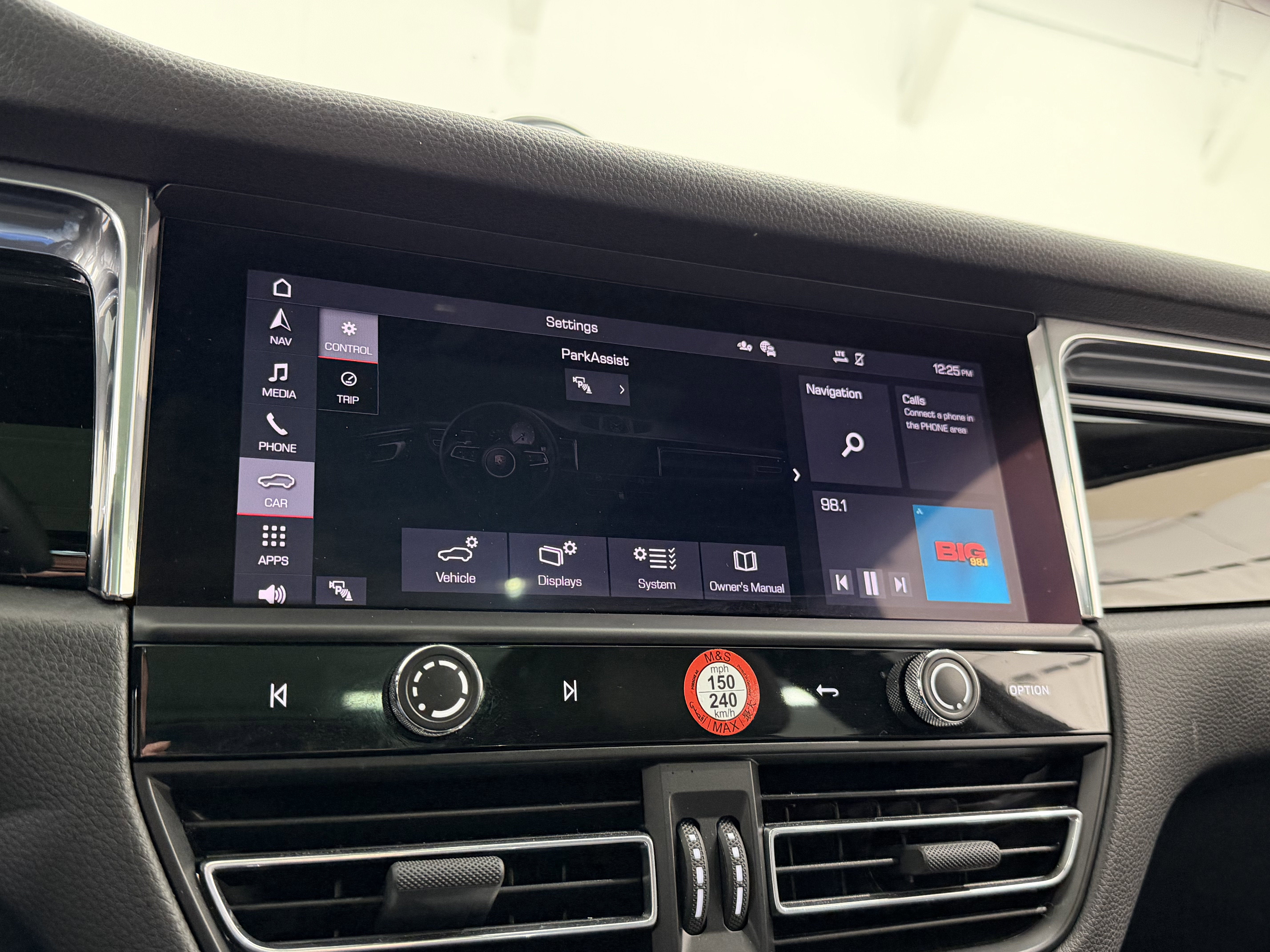 2025 Porsche Macan Base