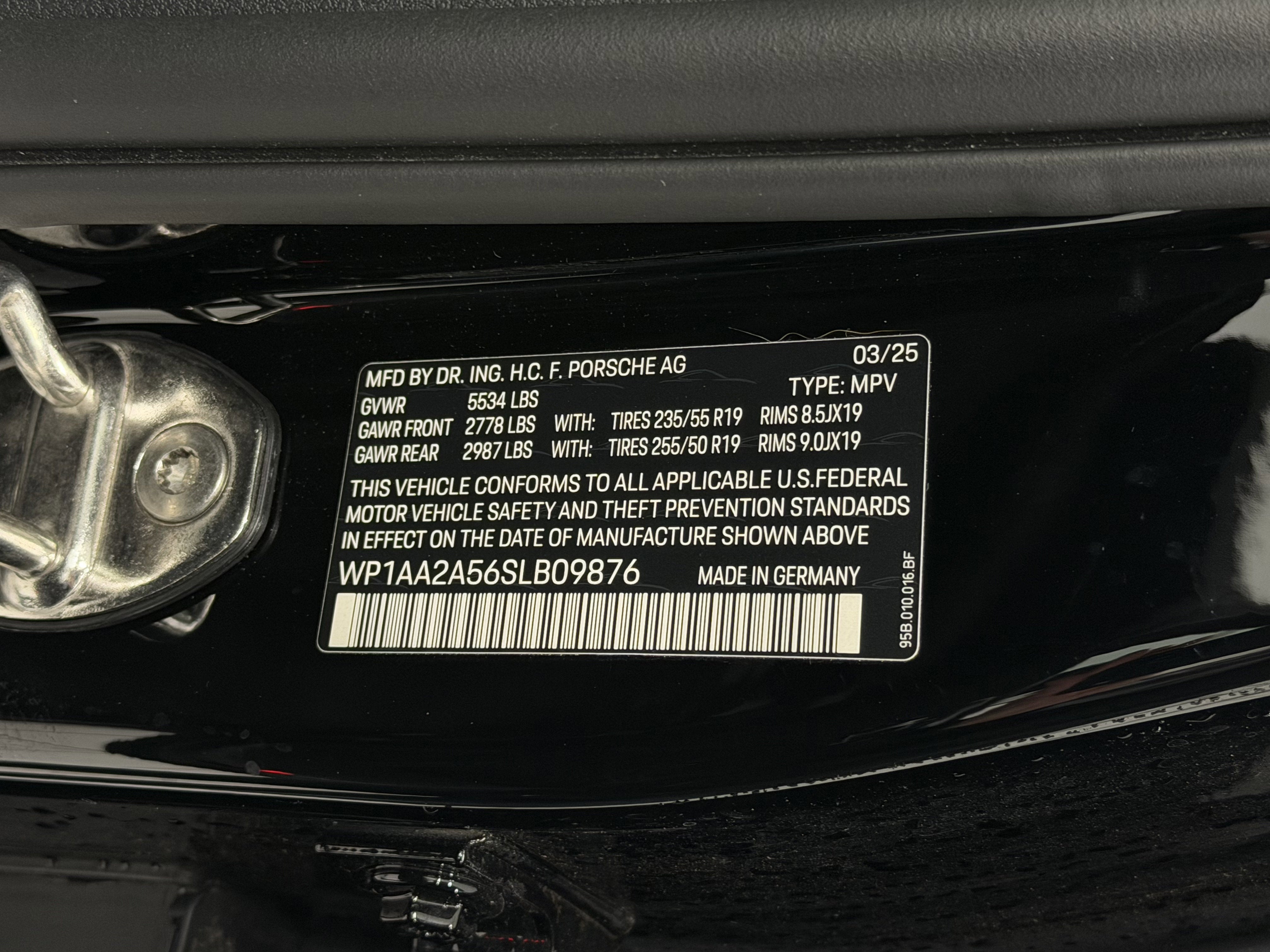 2025 Porsche Macan Base