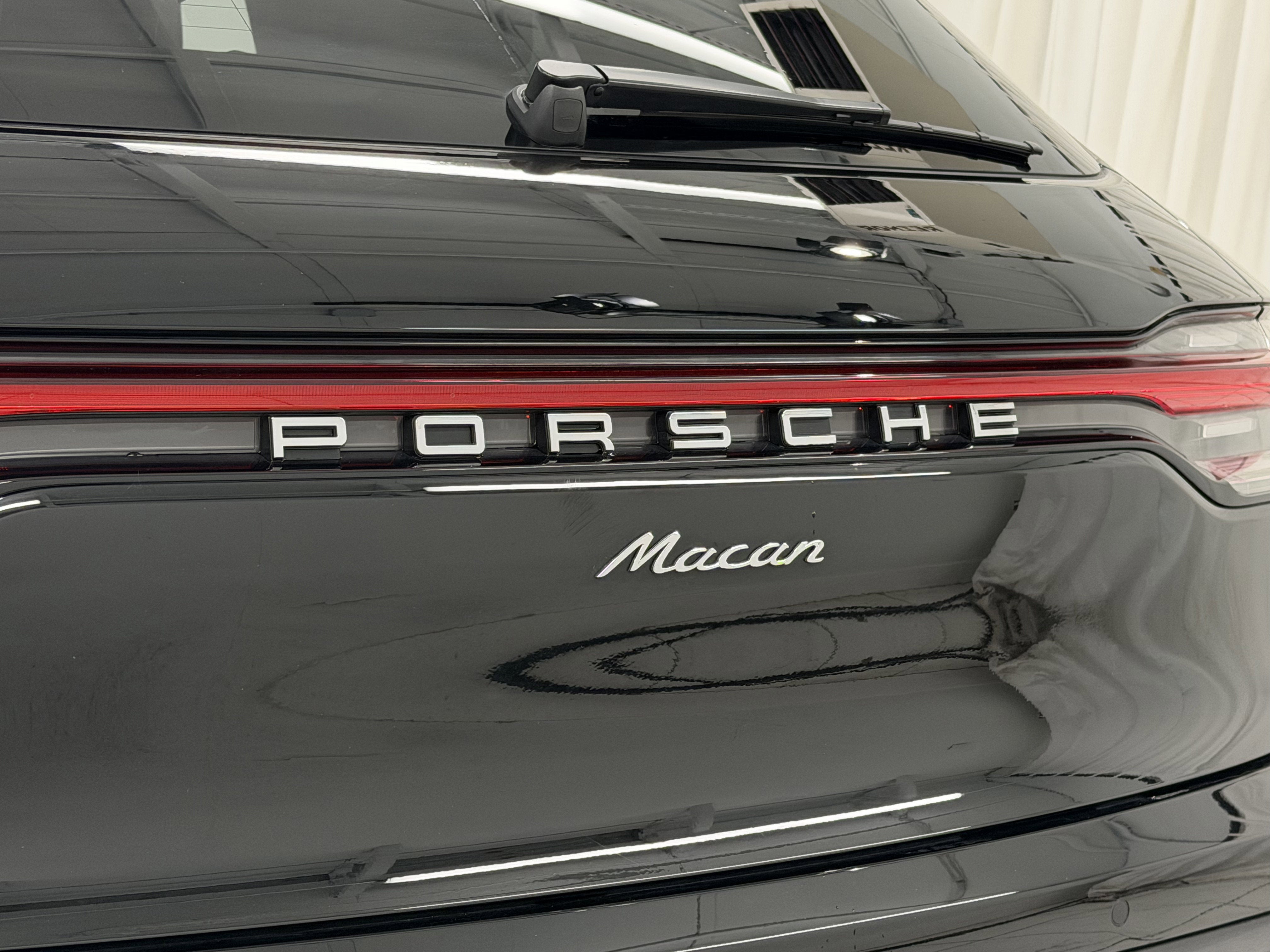 2025 Porsche Macan Base