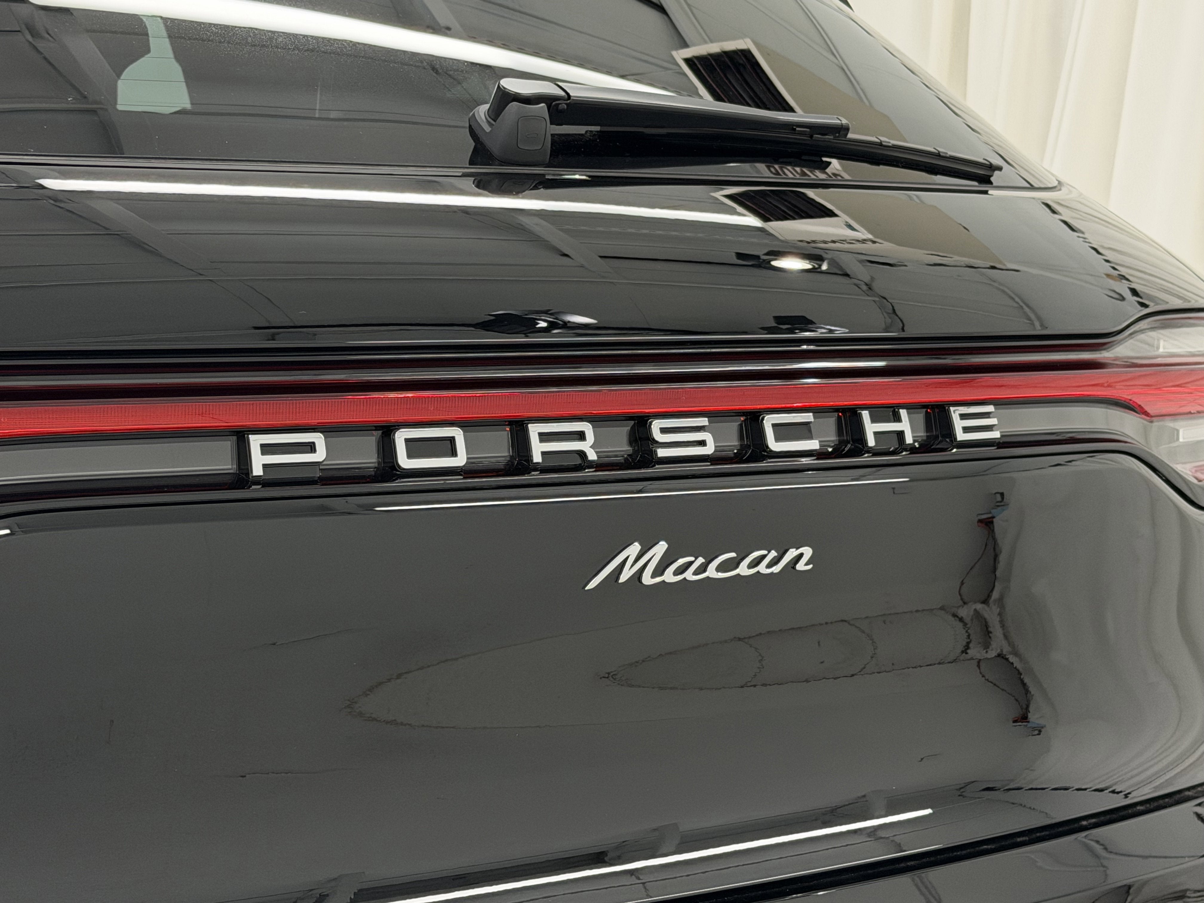 2026 Porsche Macan Base