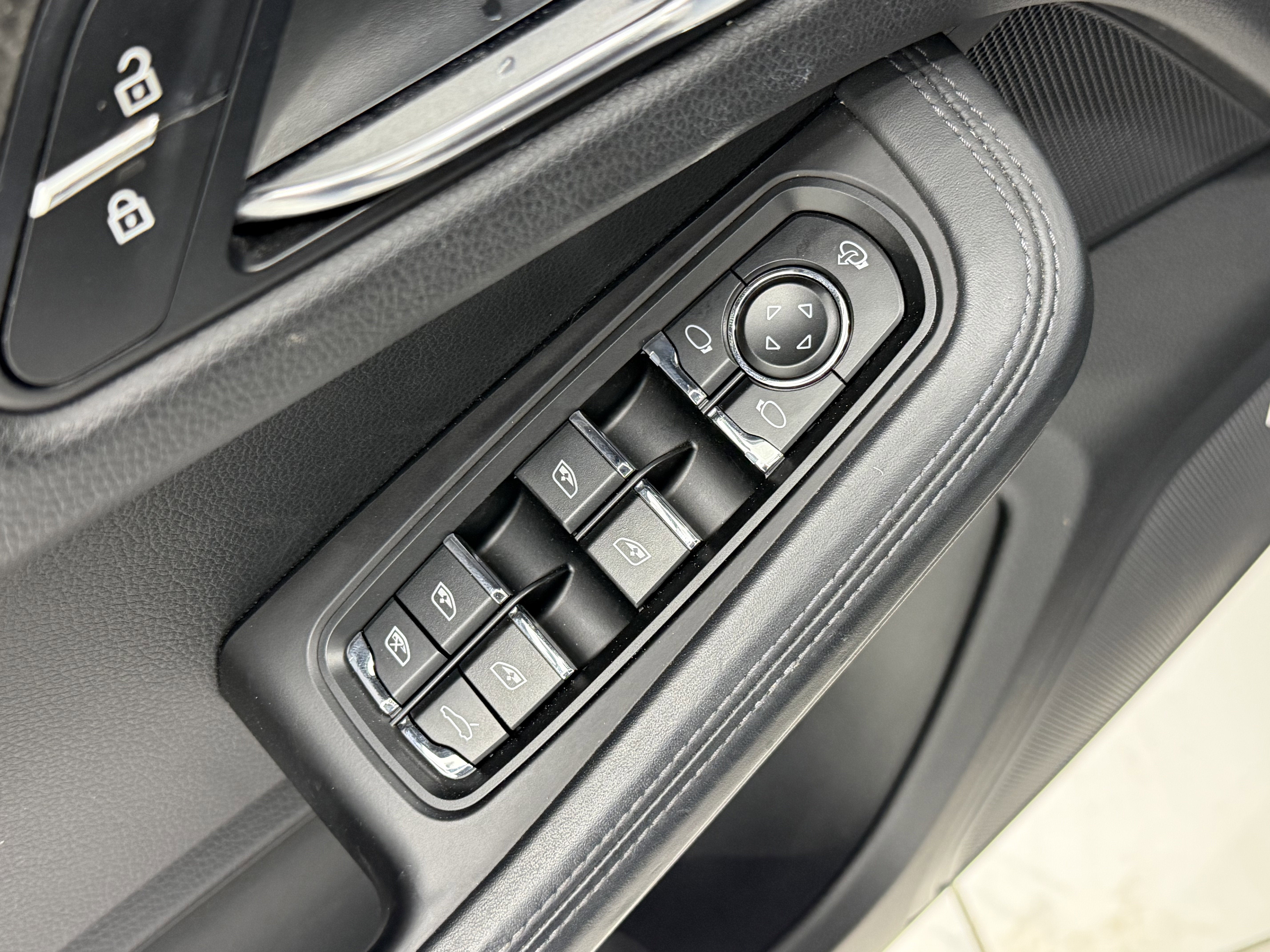 2022 Porsche Macan AWD