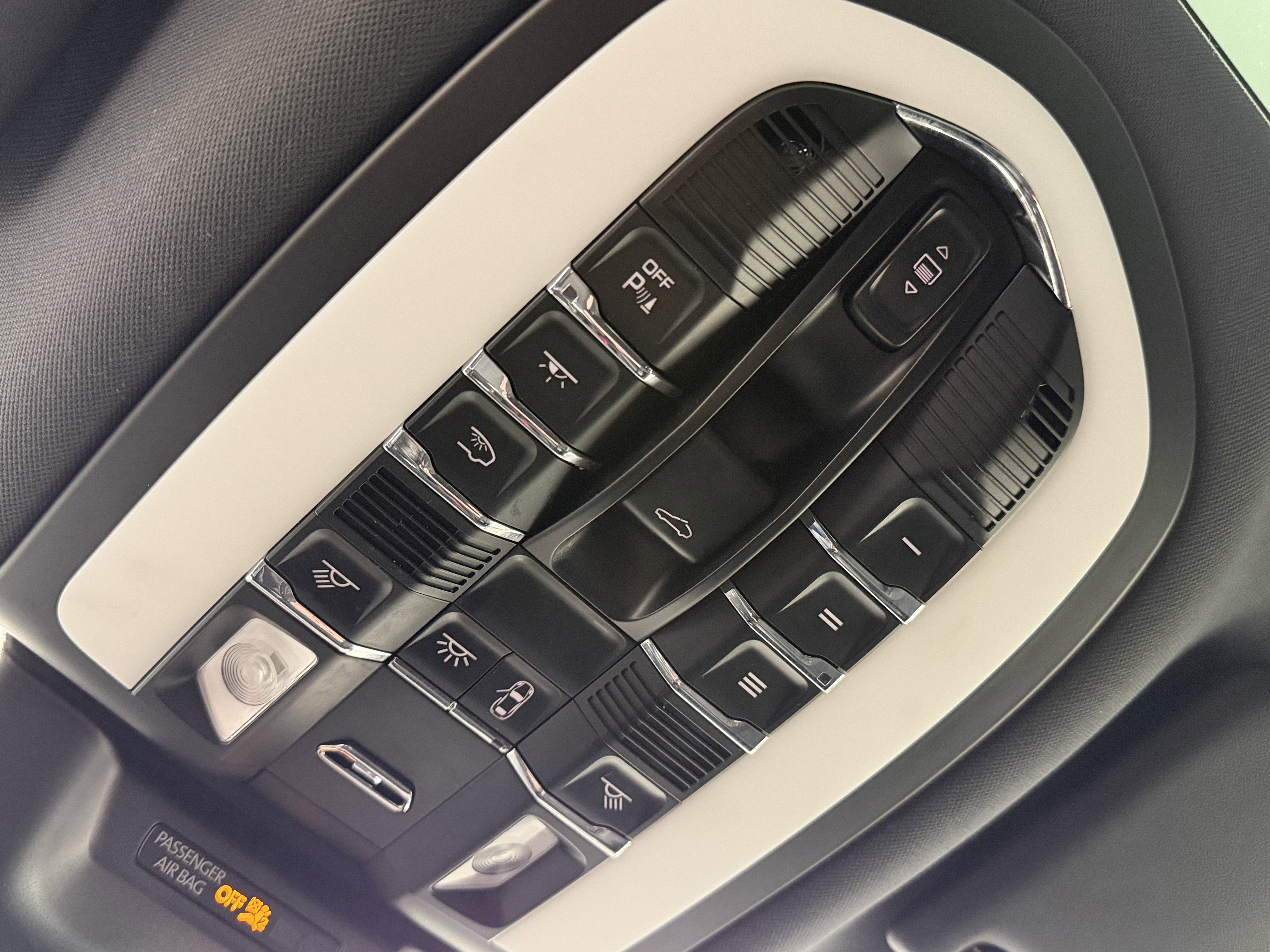 2022 Porsche Macan AWD