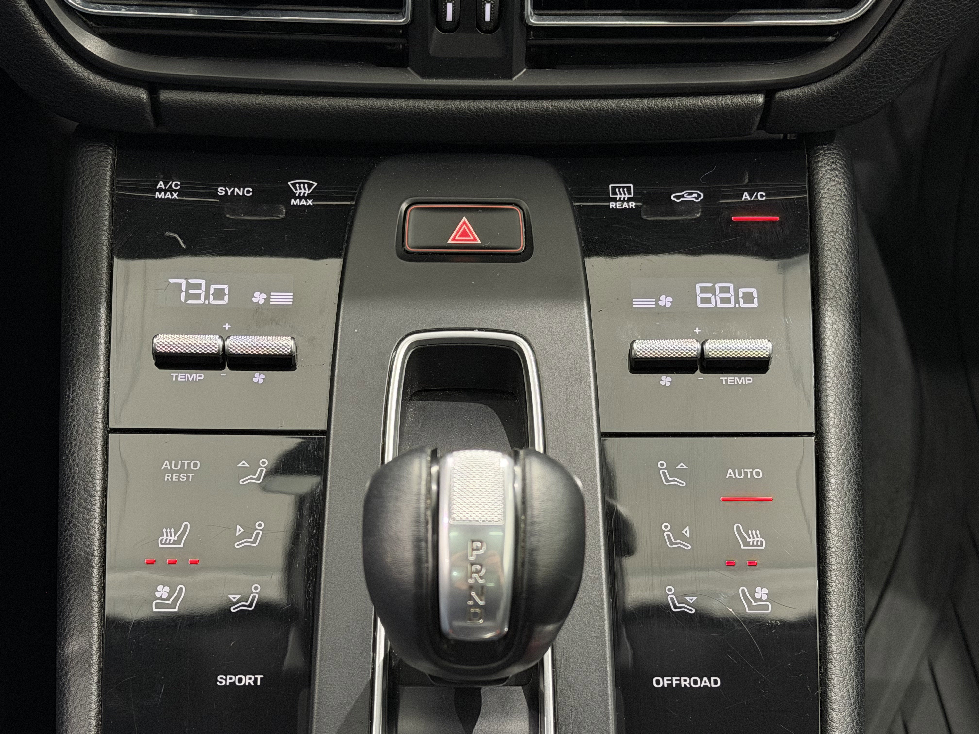 2022 Porsche Macan AWD