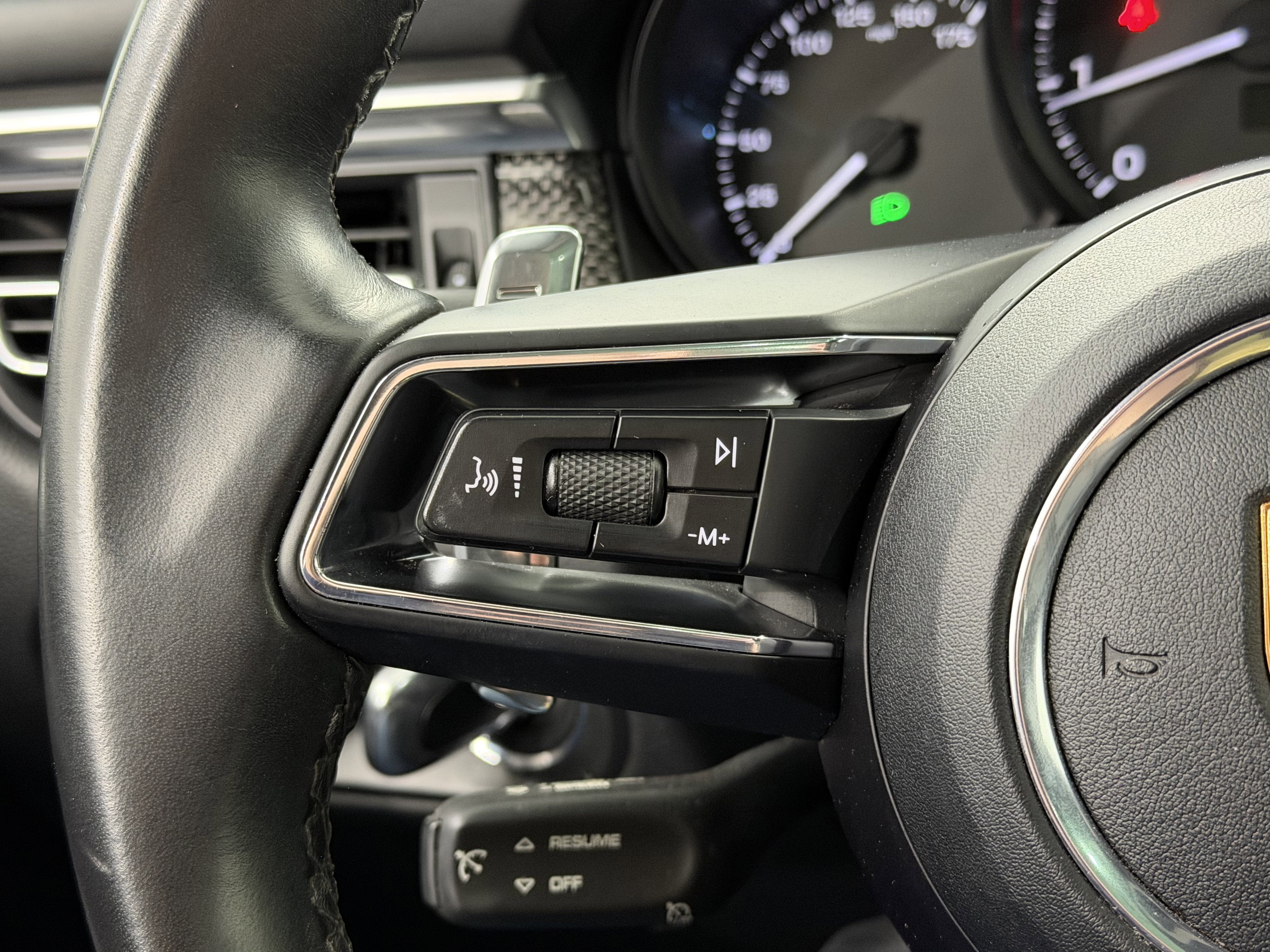 2022 Porsche Macan AWD