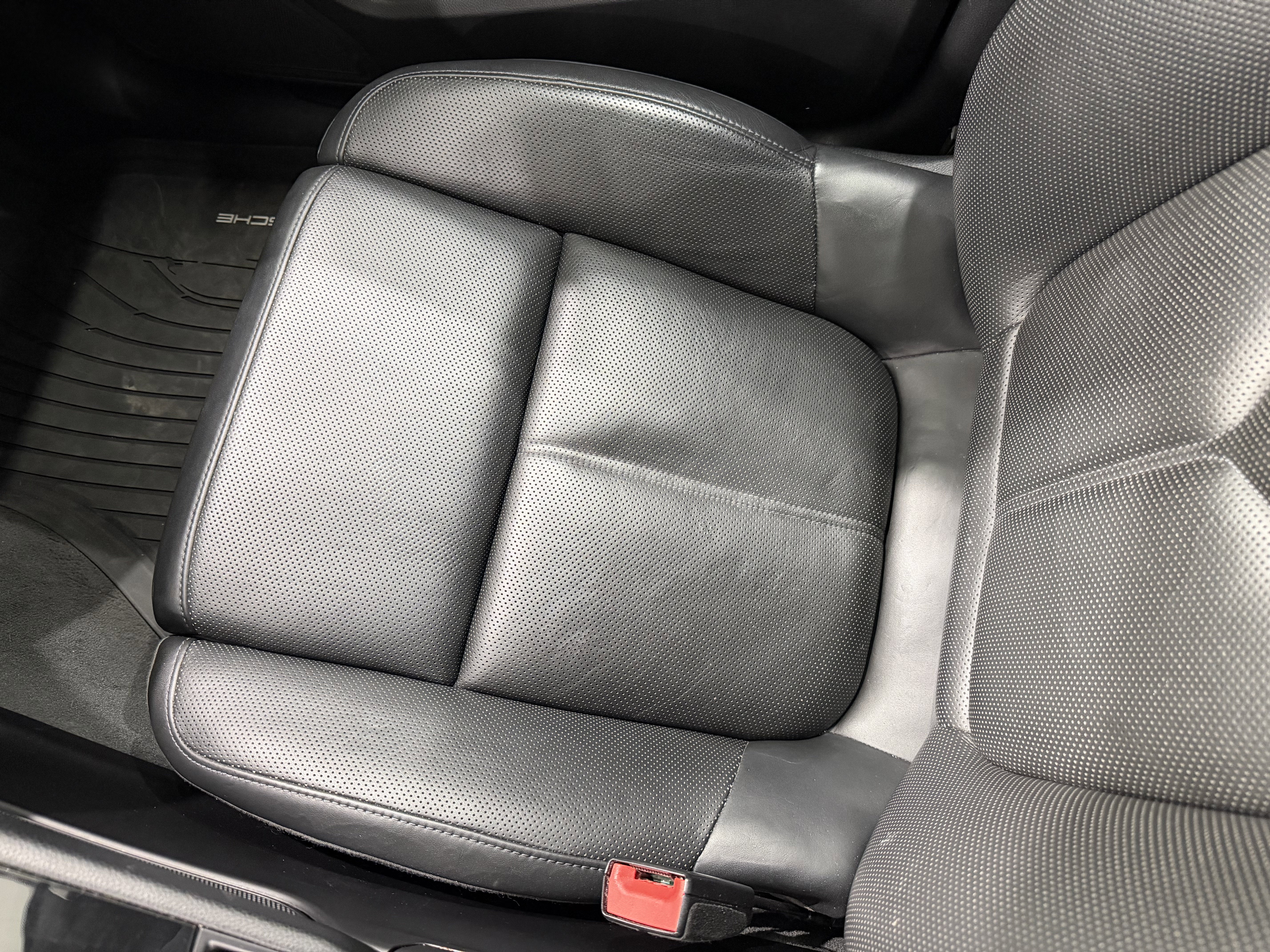 2022 Porsche Macan AWD