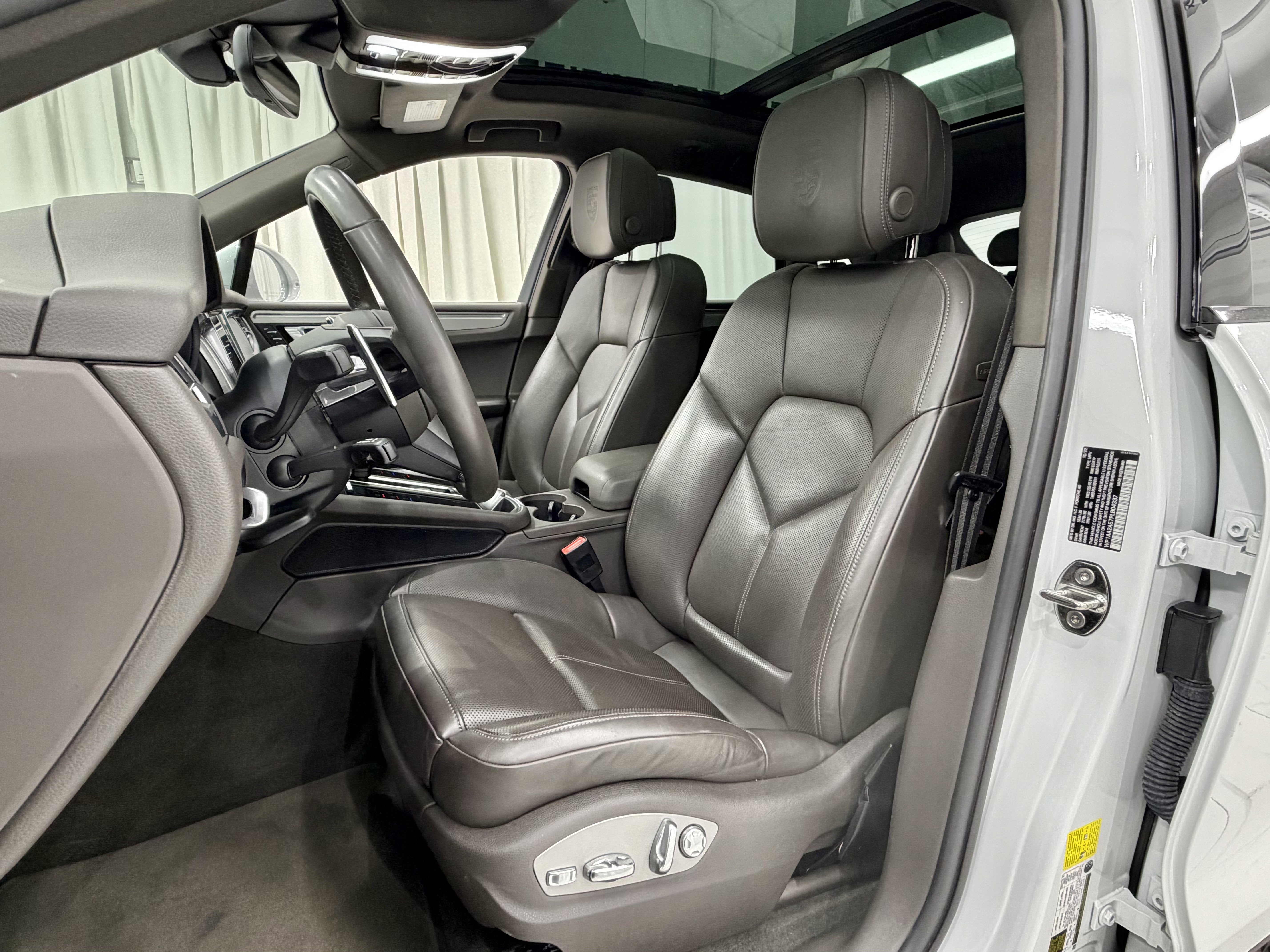 2023 Porsche Macan T