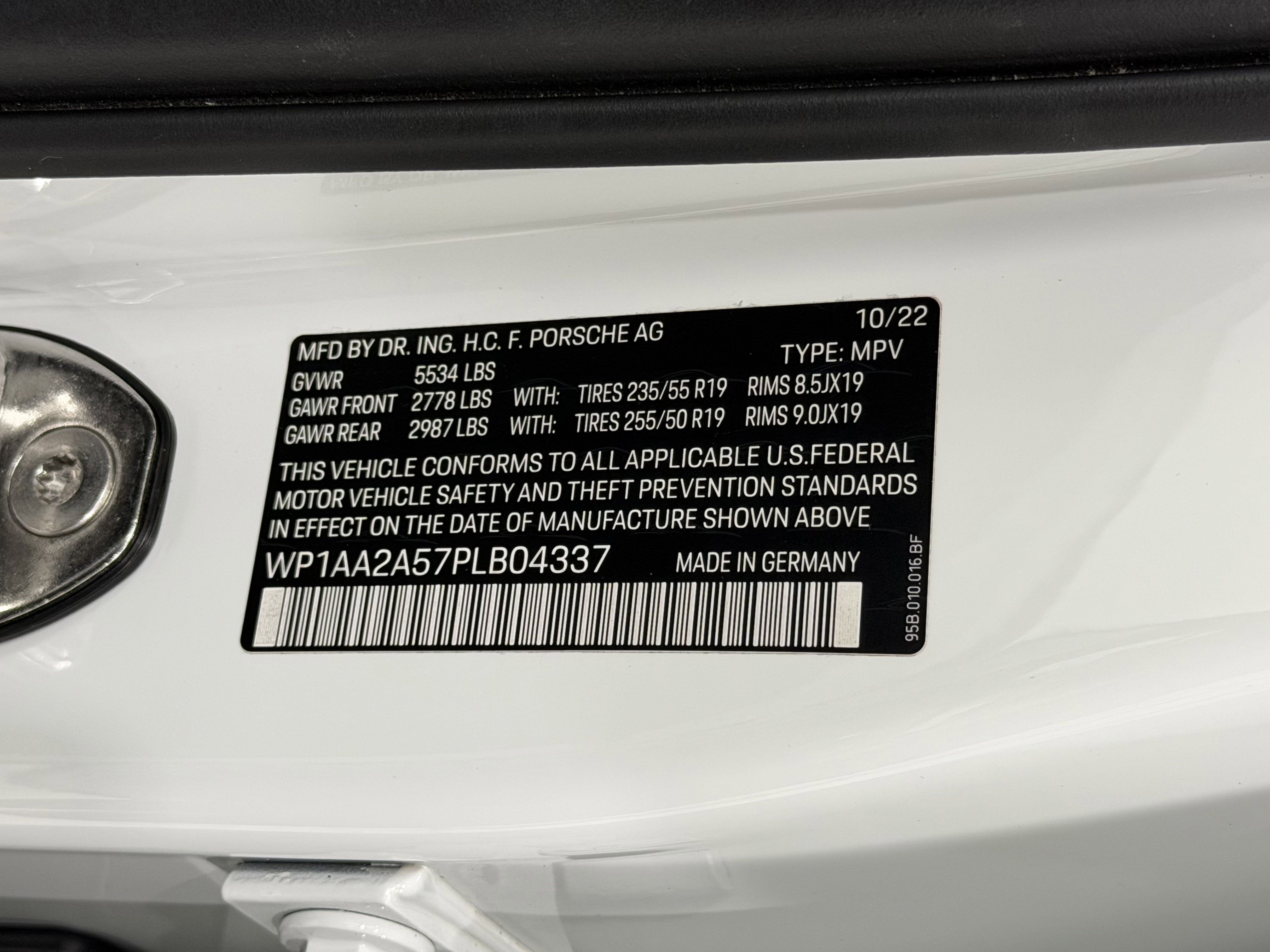 2023 Porsche Macan T