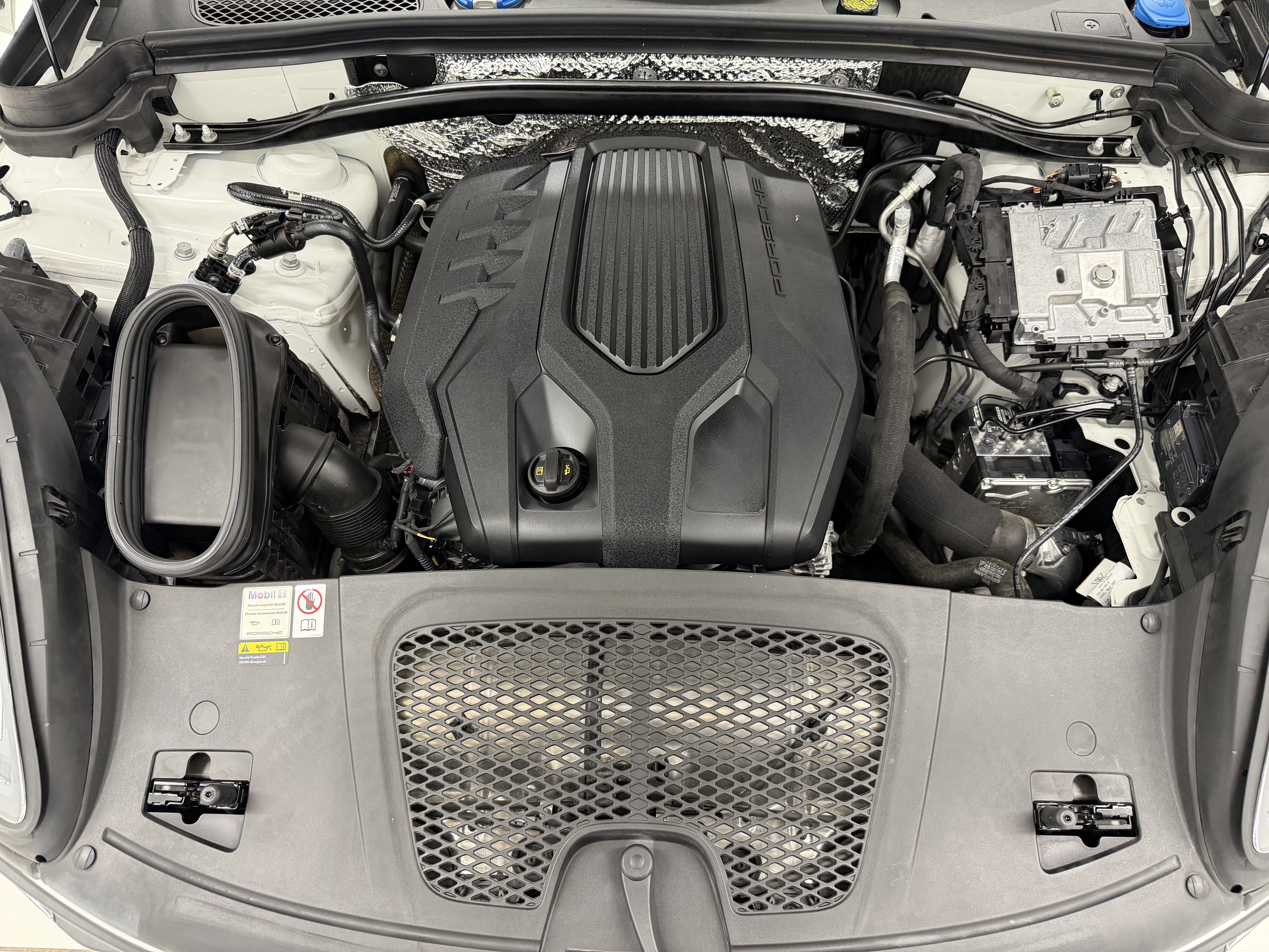 2023 Porsche Macan T