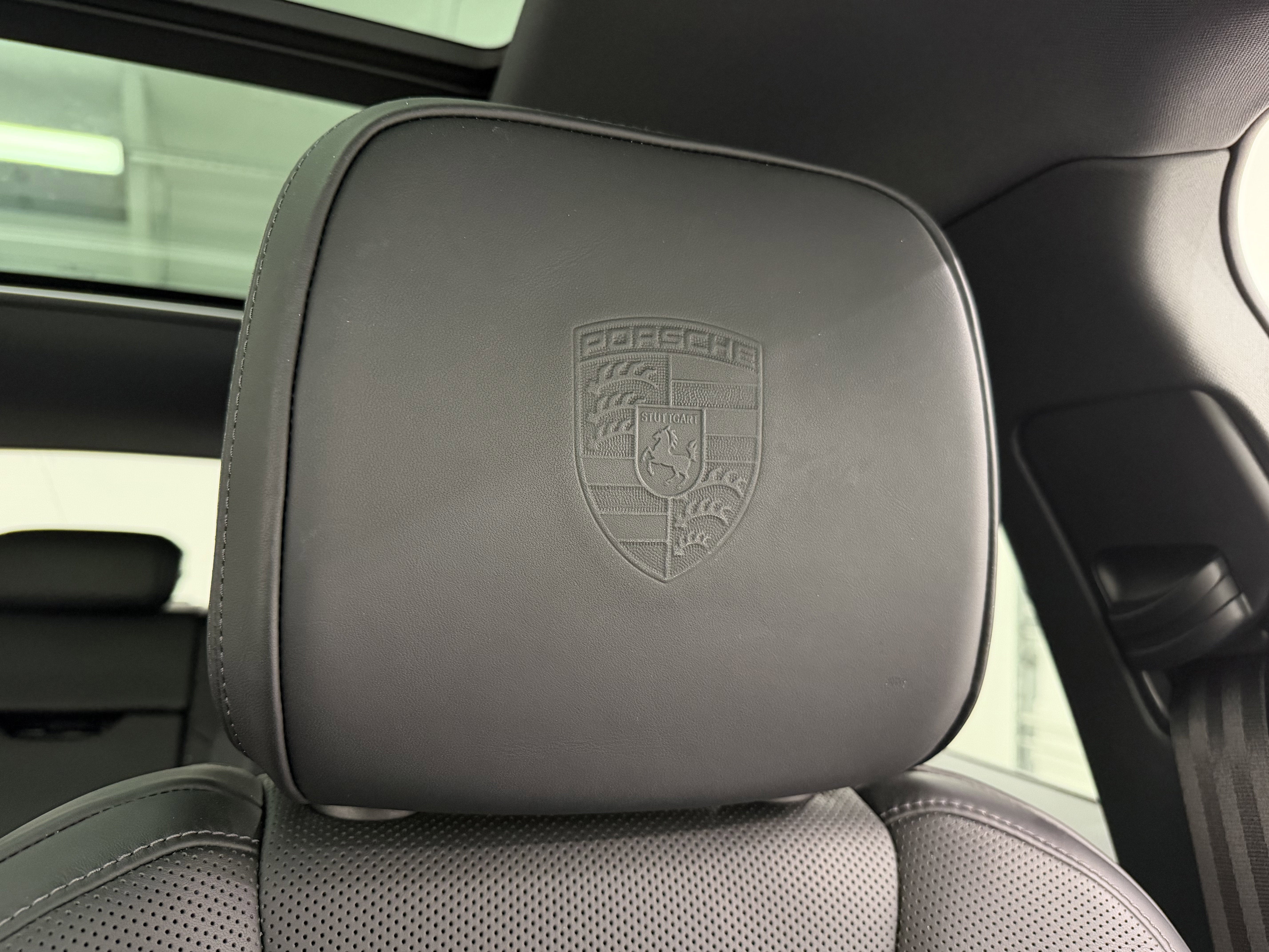 2025 Porsche Macan Base