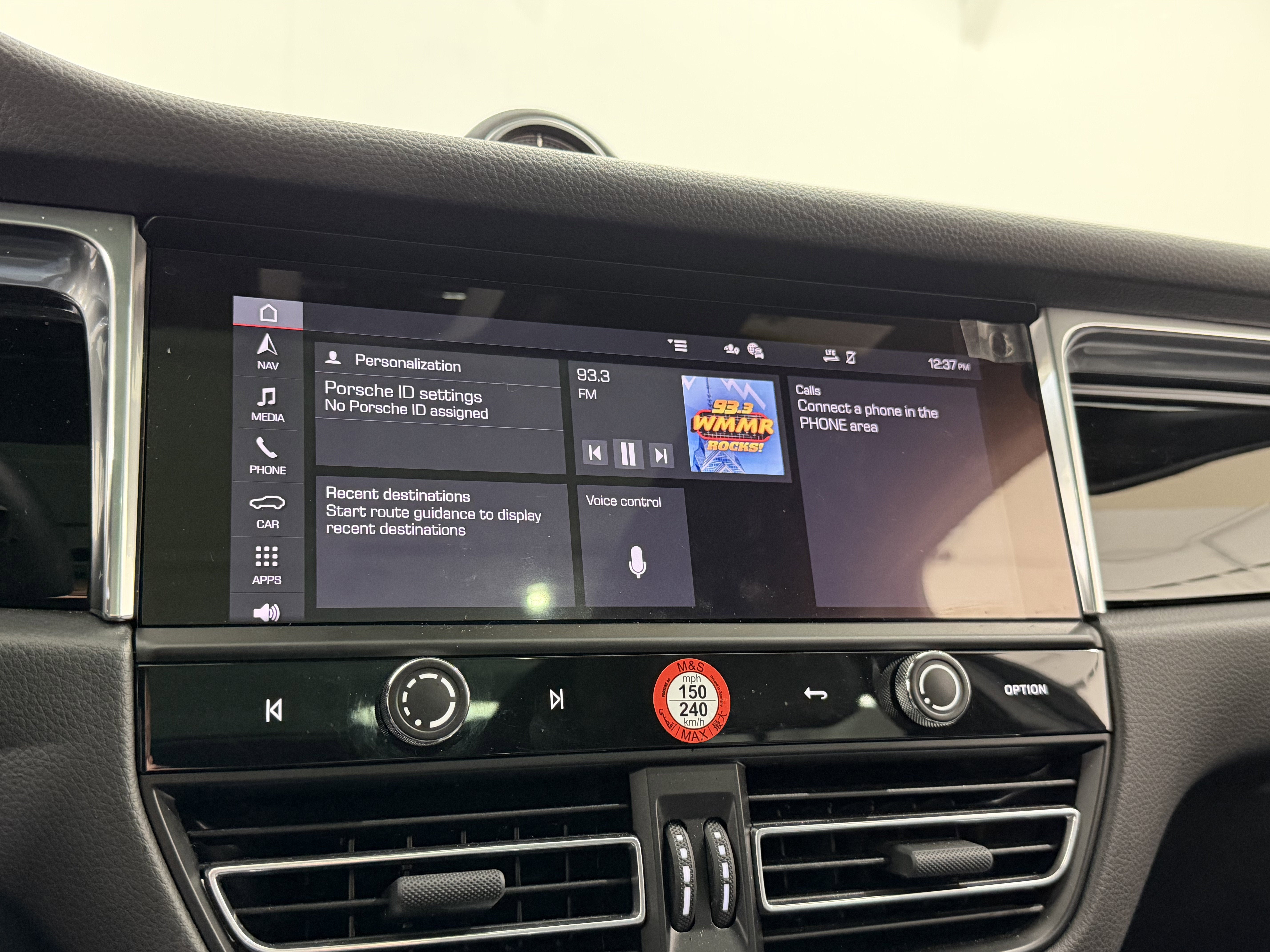 2025 Porsche Macan Base