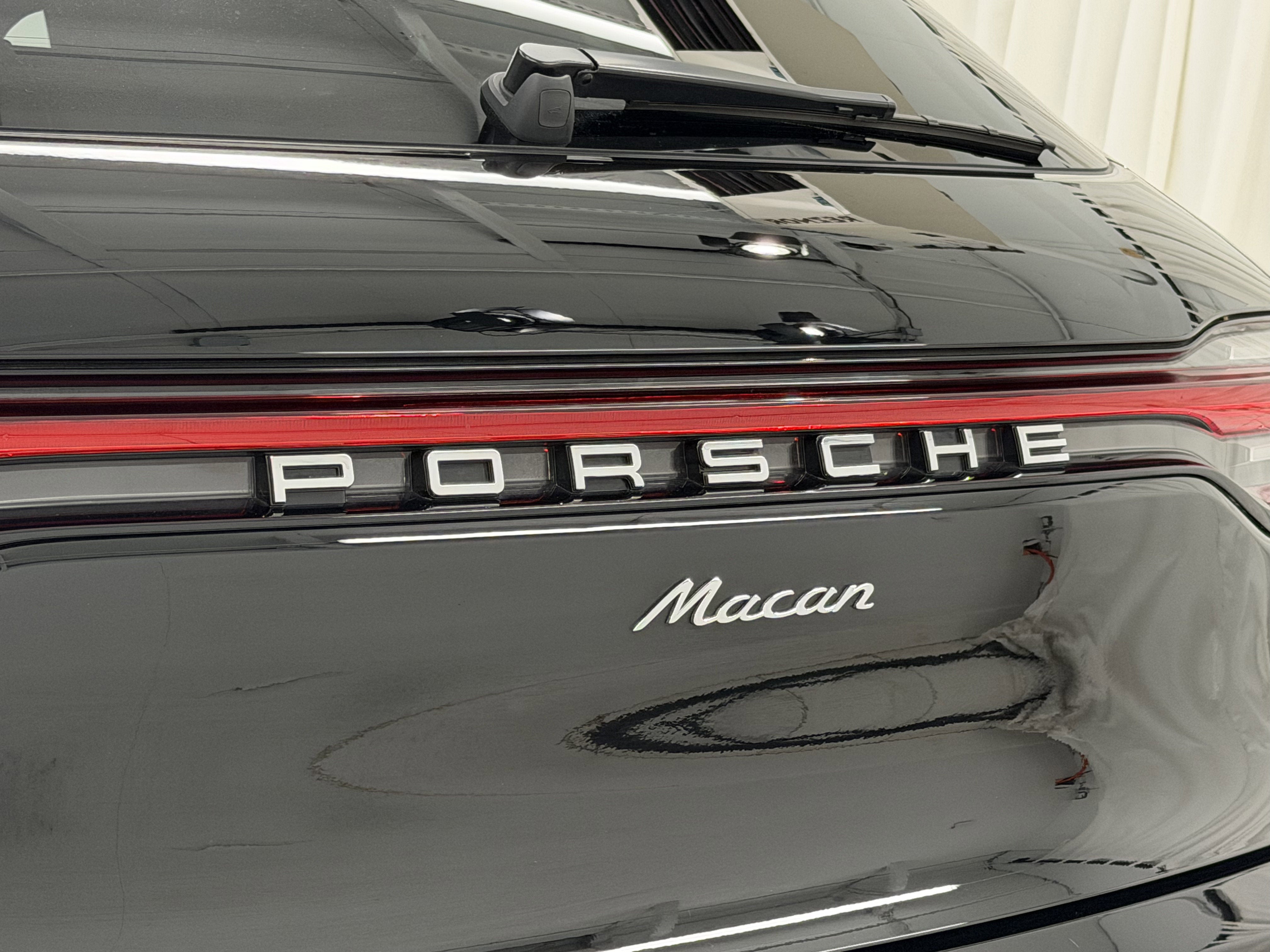 2025 Porsche Macan Base