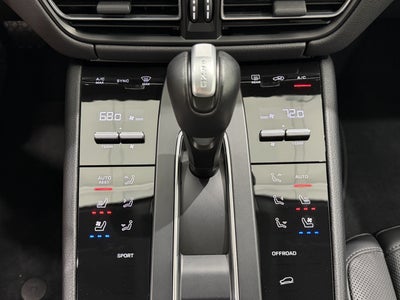 2024 Porsche Macan Base