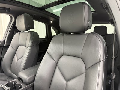 2025 Porsche Macan Base