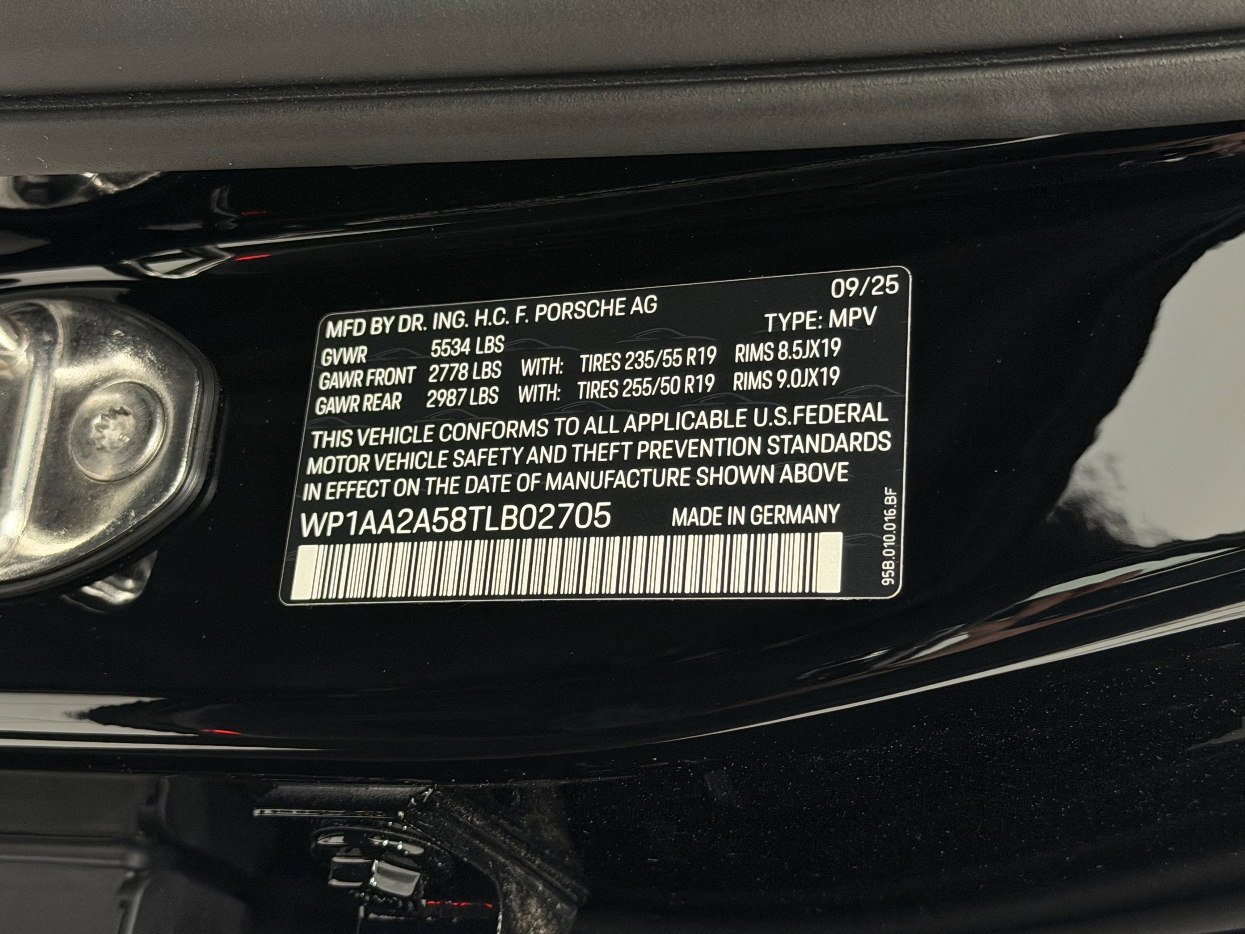 2026 Porsche Macan Base