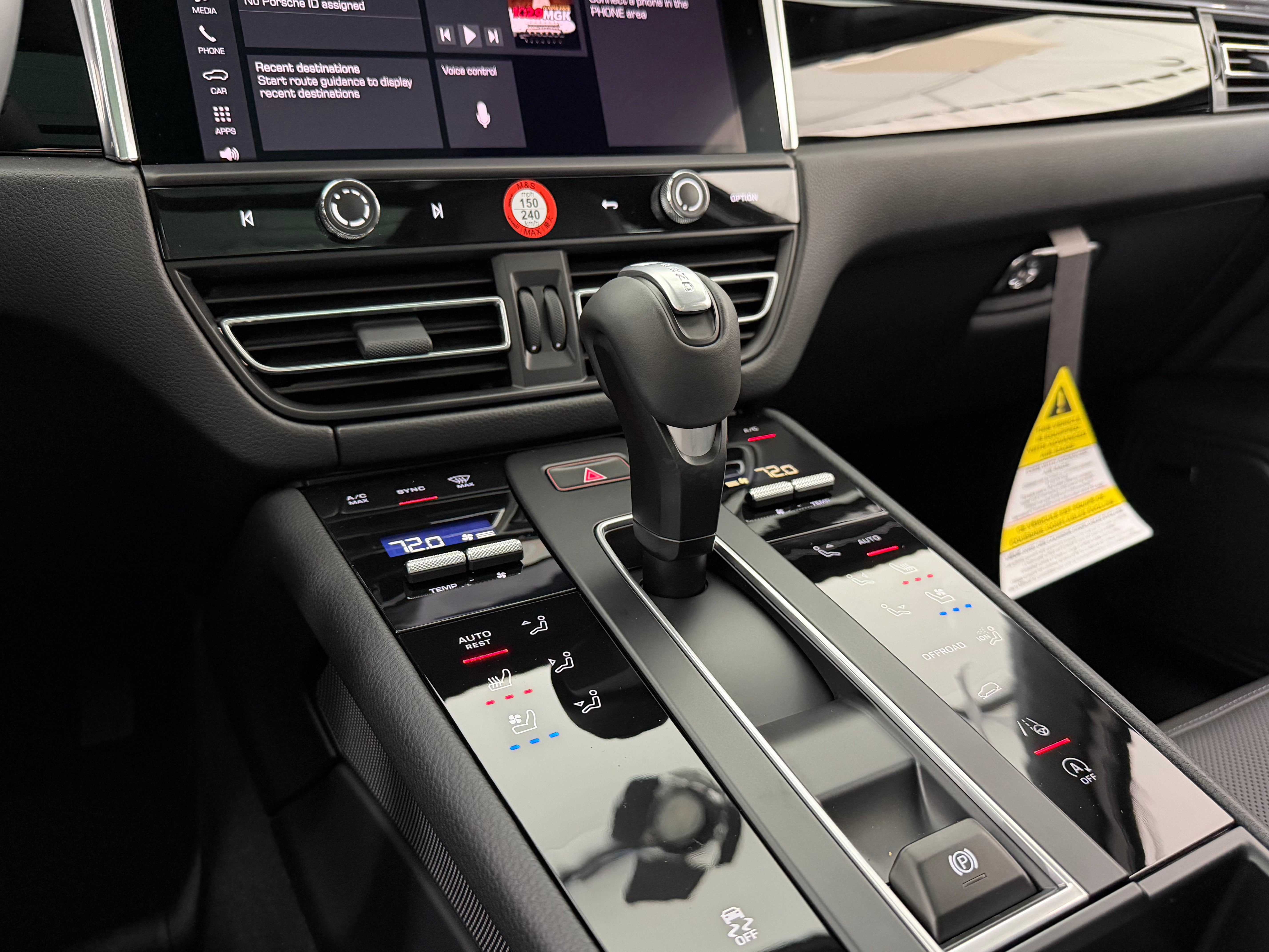 2026 Porsche Macan Base