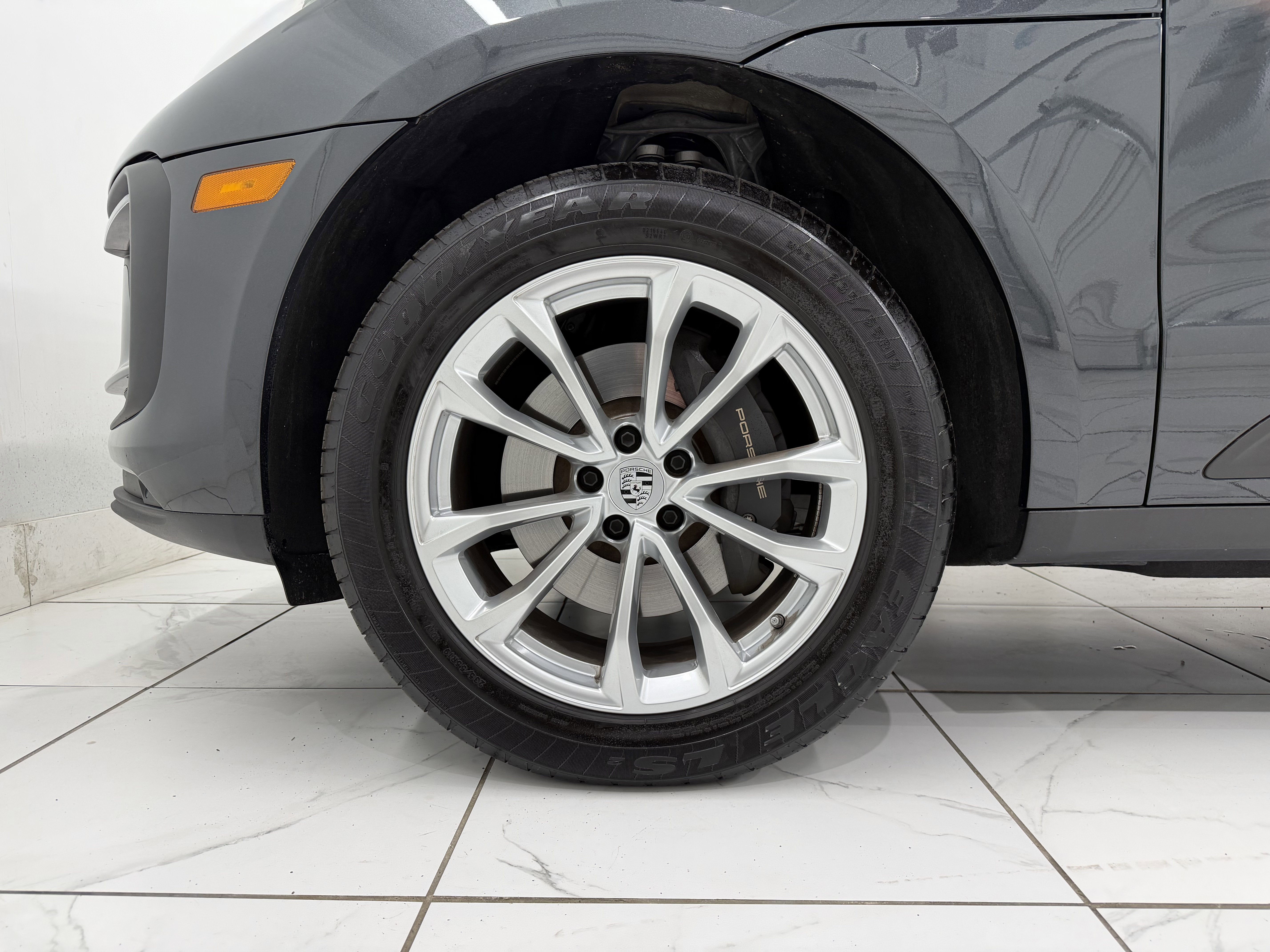 2025 Porsche Macan Base