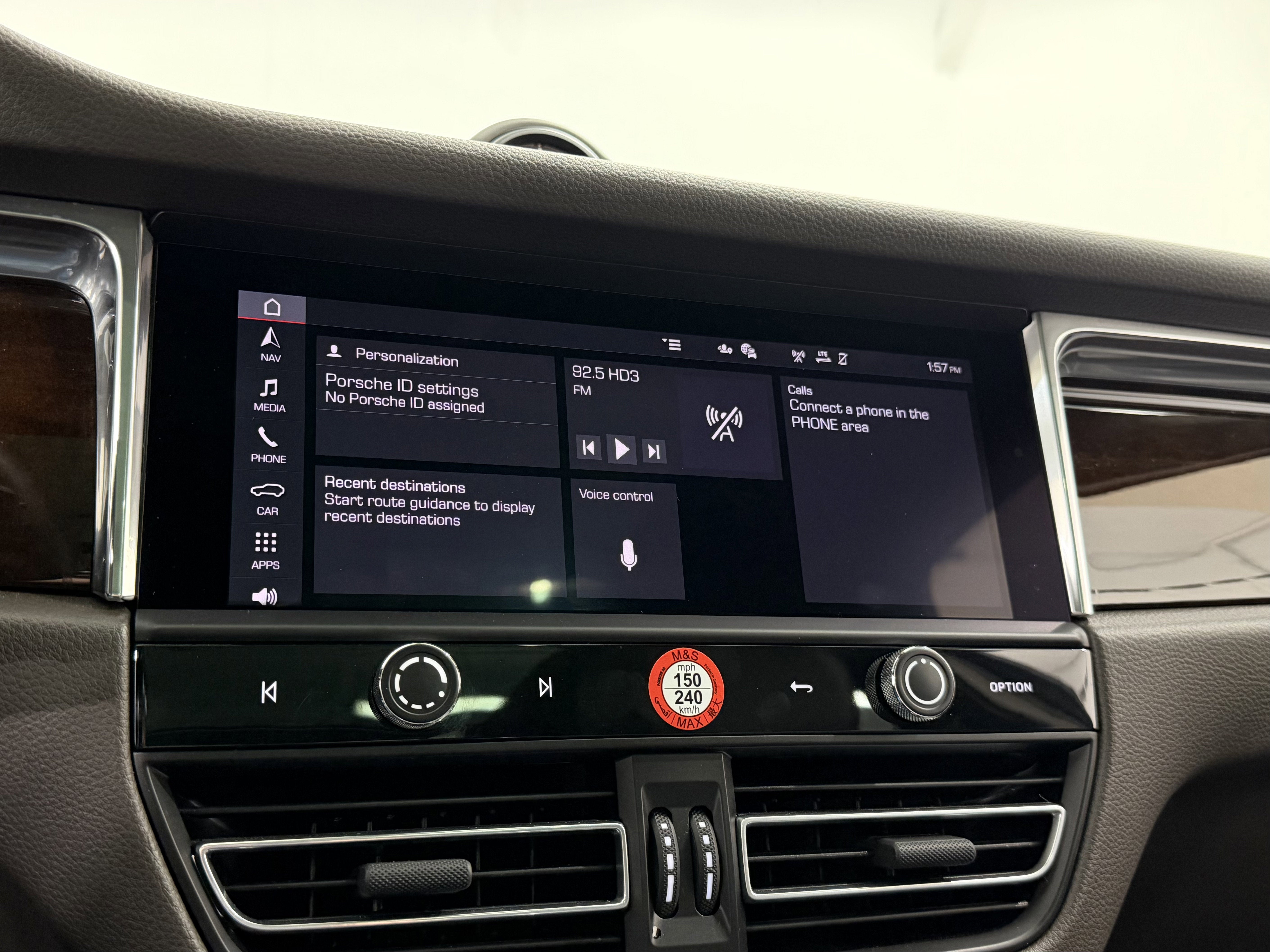 2025 Porsche Macan Base