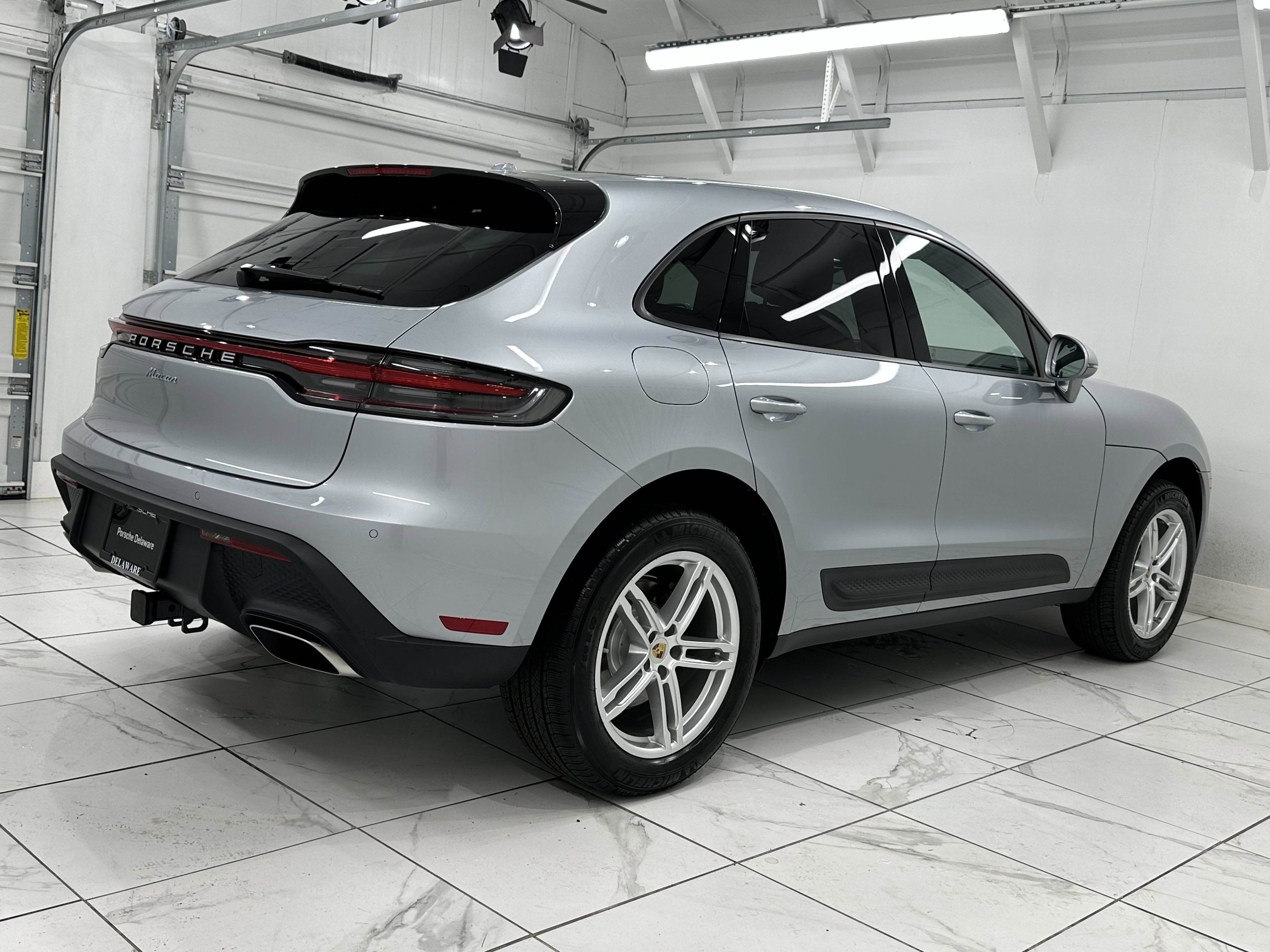 2025 Porsche Macan Base