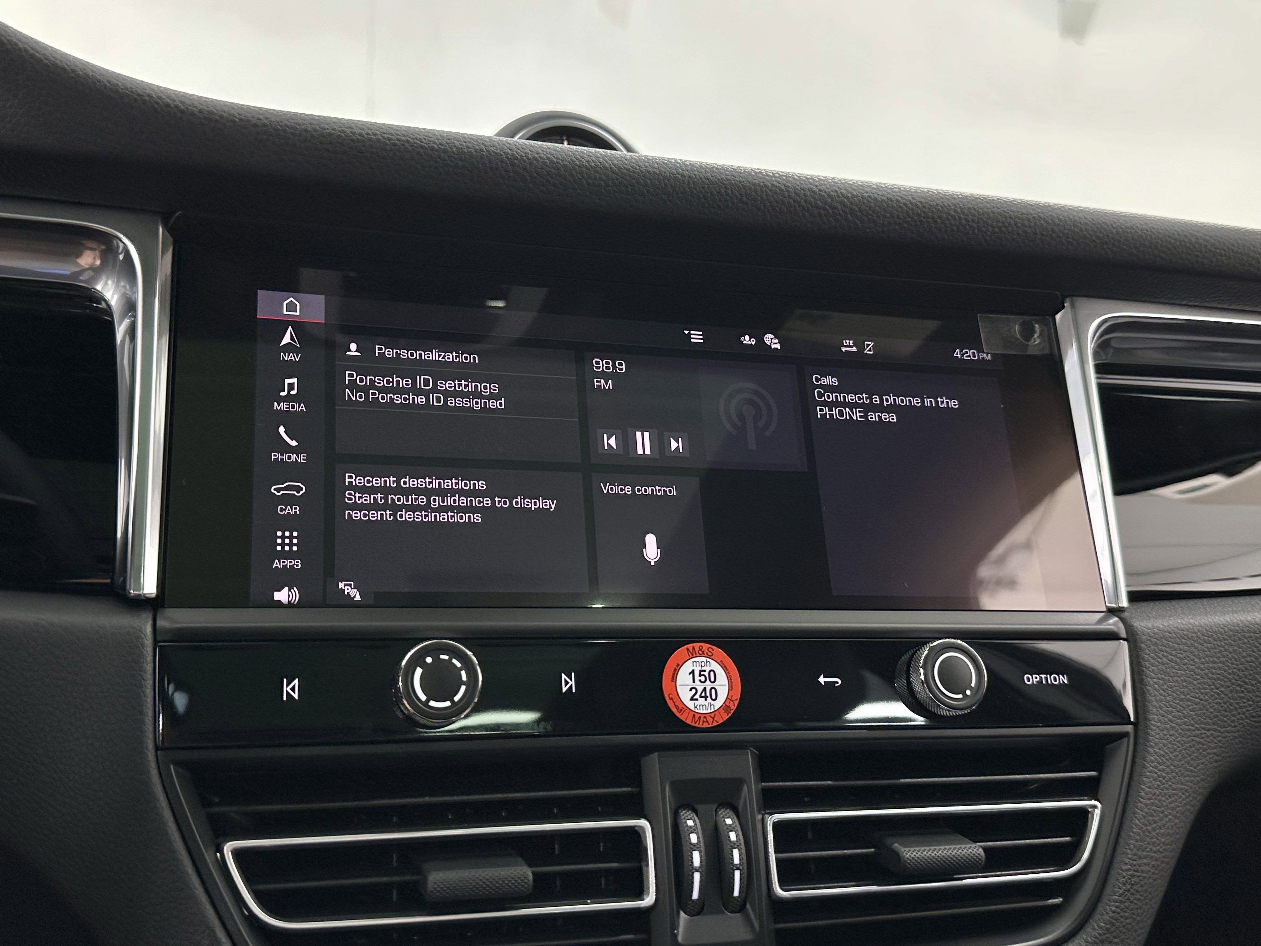 2025 Porsche Macan Base