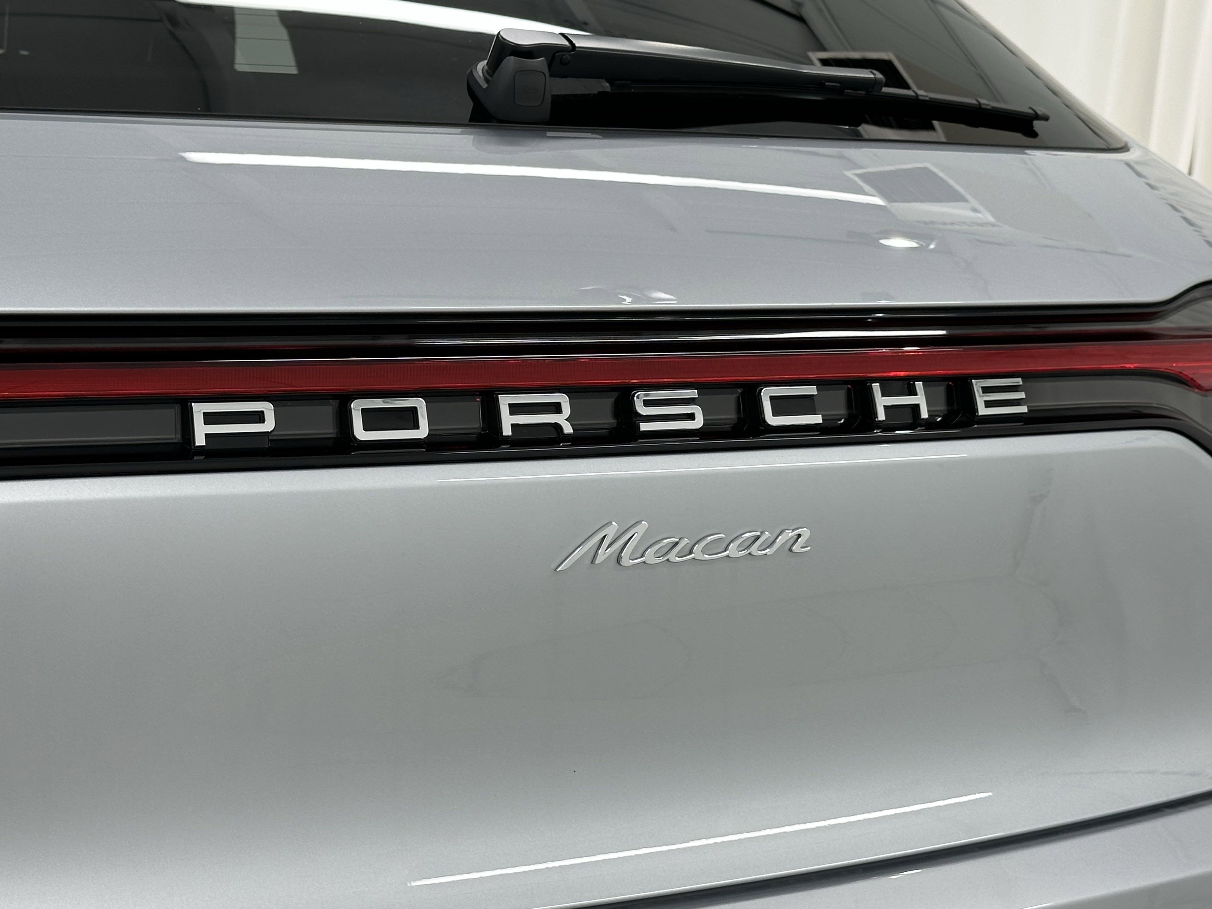 2025 Porsche Macan Base