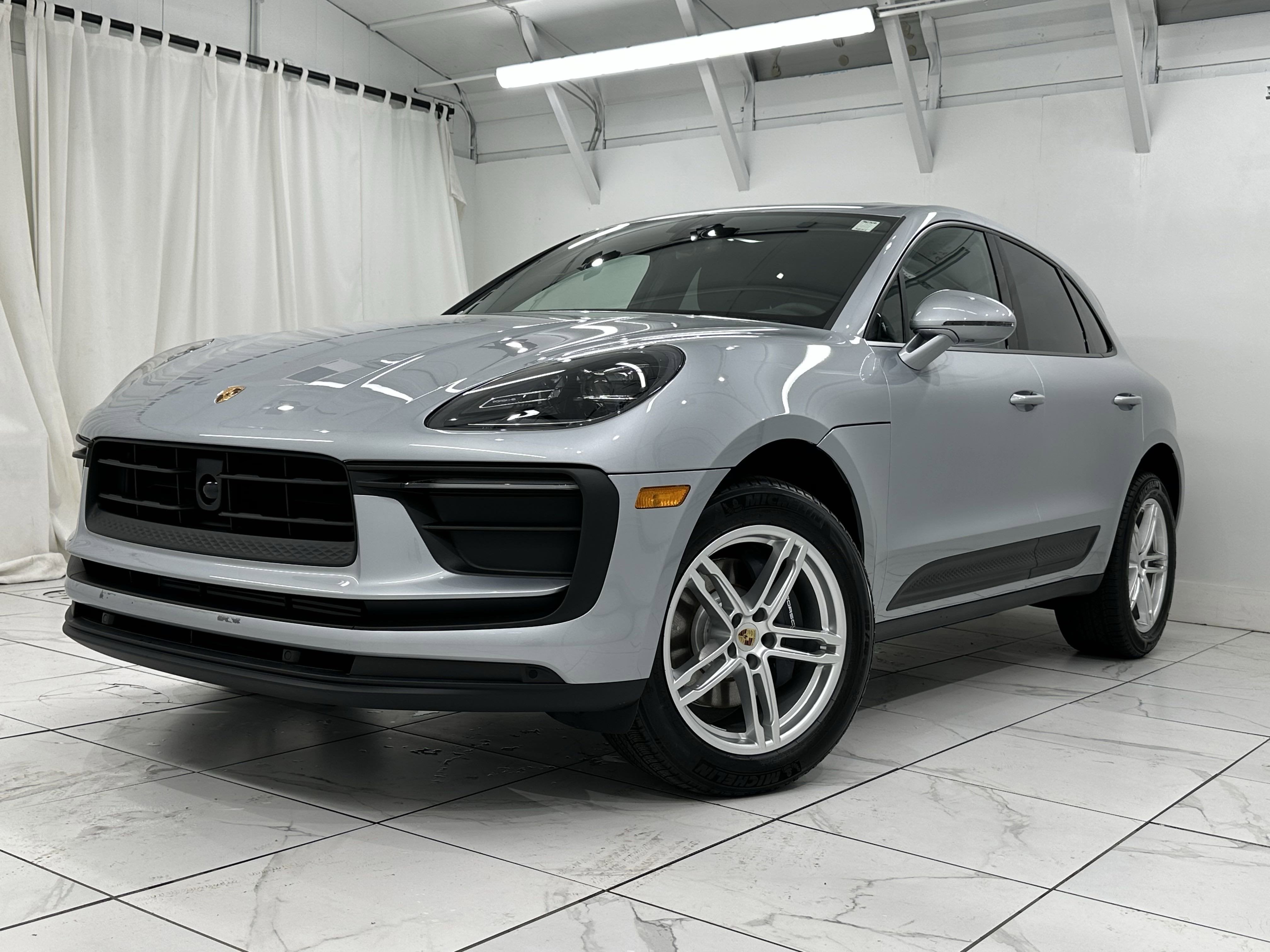 2025 Porsche Macan Base