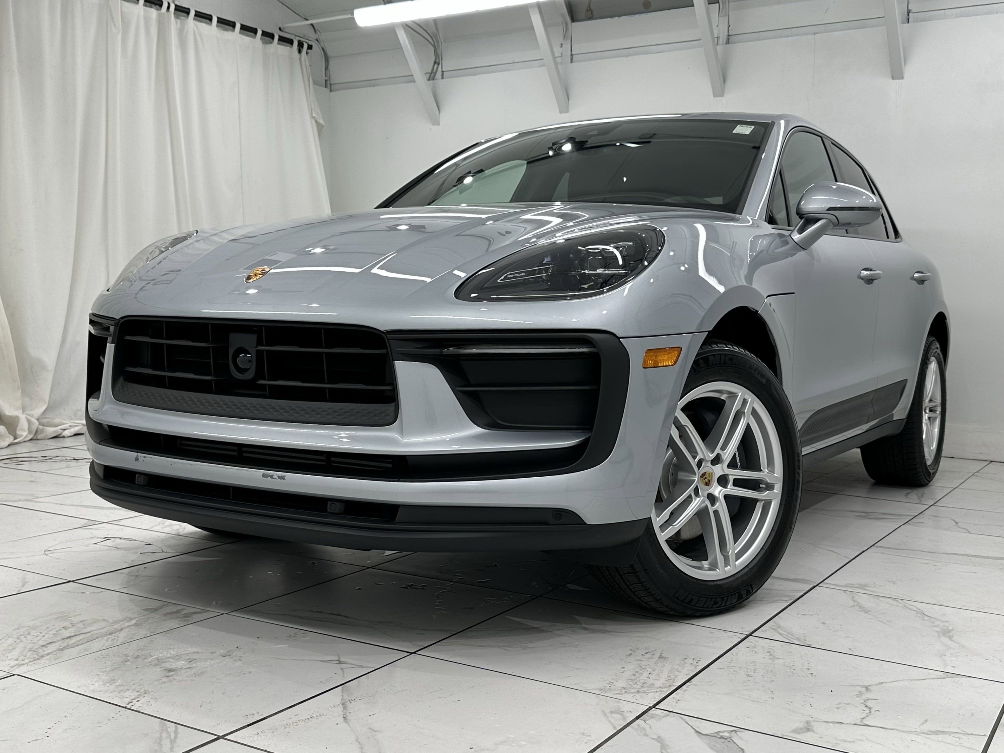 2025 Porsche Macan Base