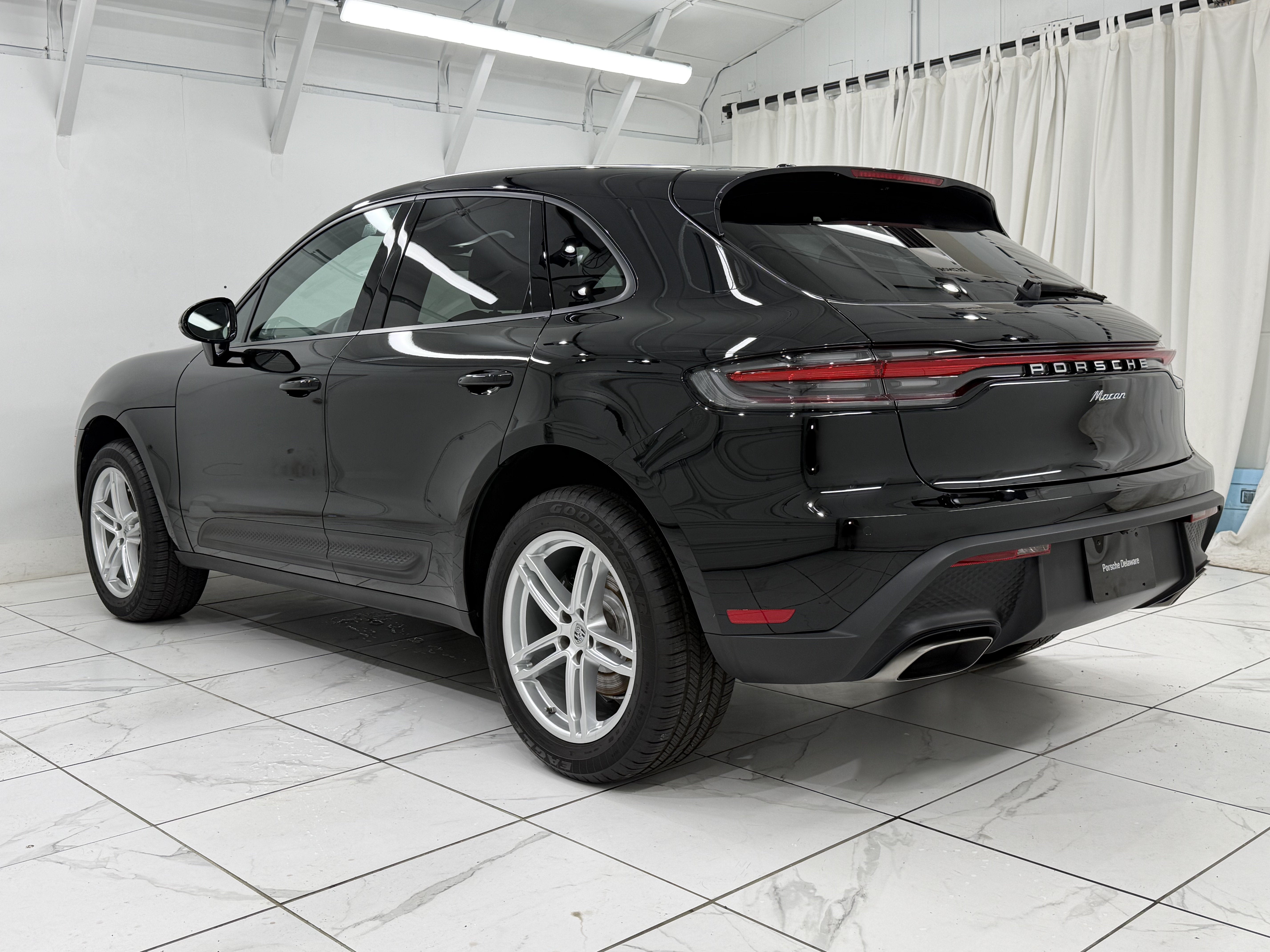 2026 Porsche Macan Base