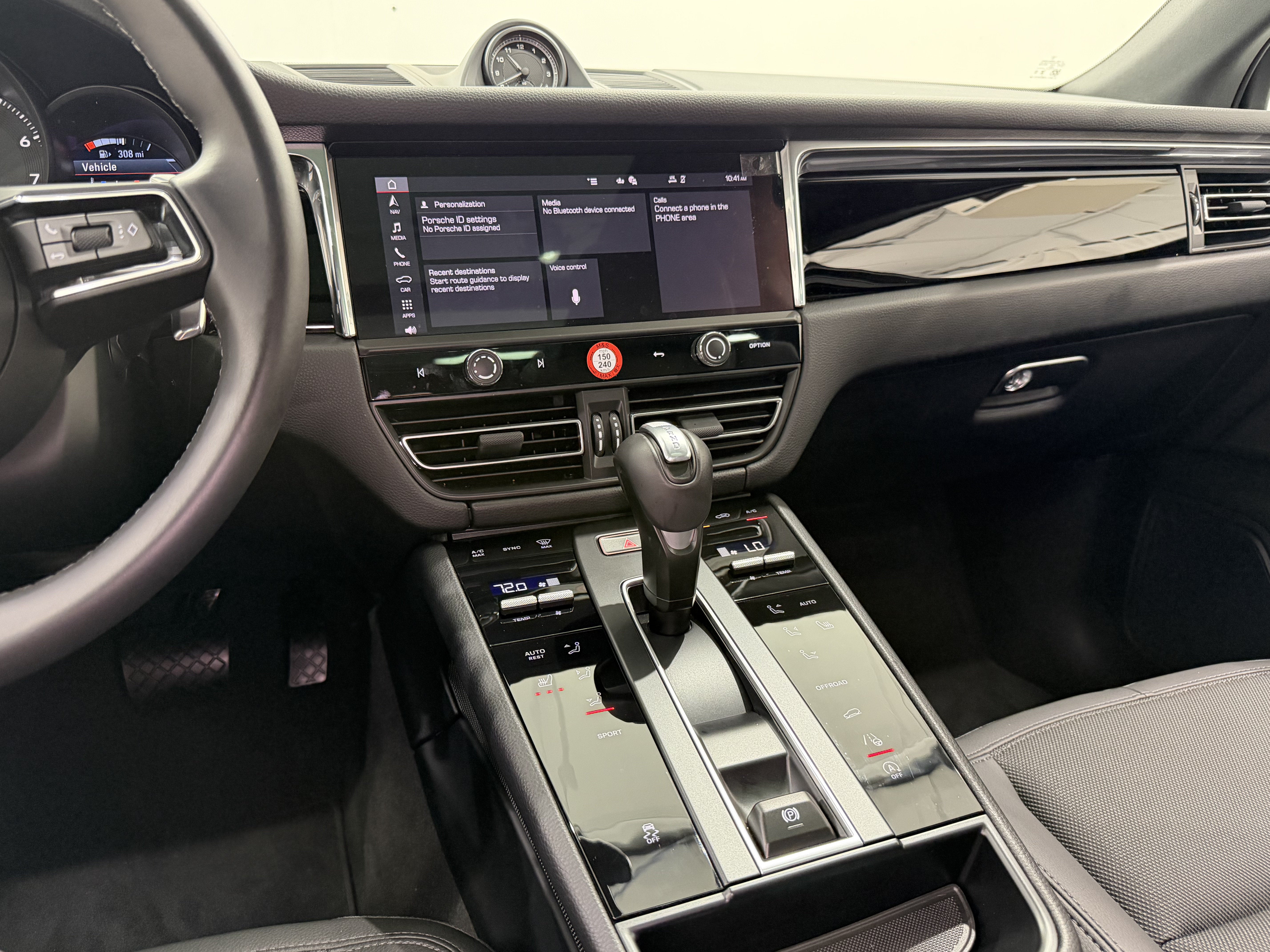 2026 Porsche Macan Base
