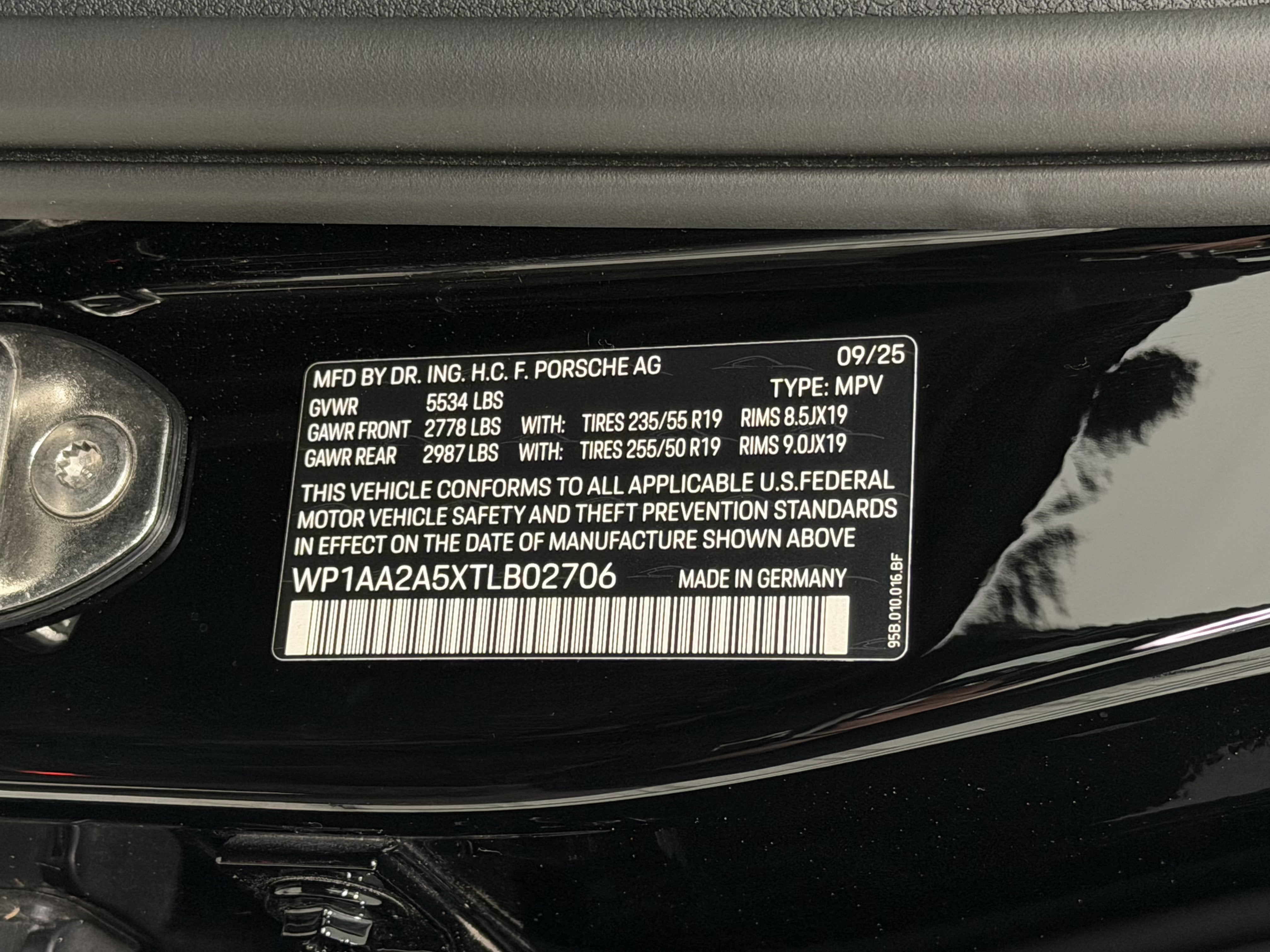 2026 Porsche Macan Base