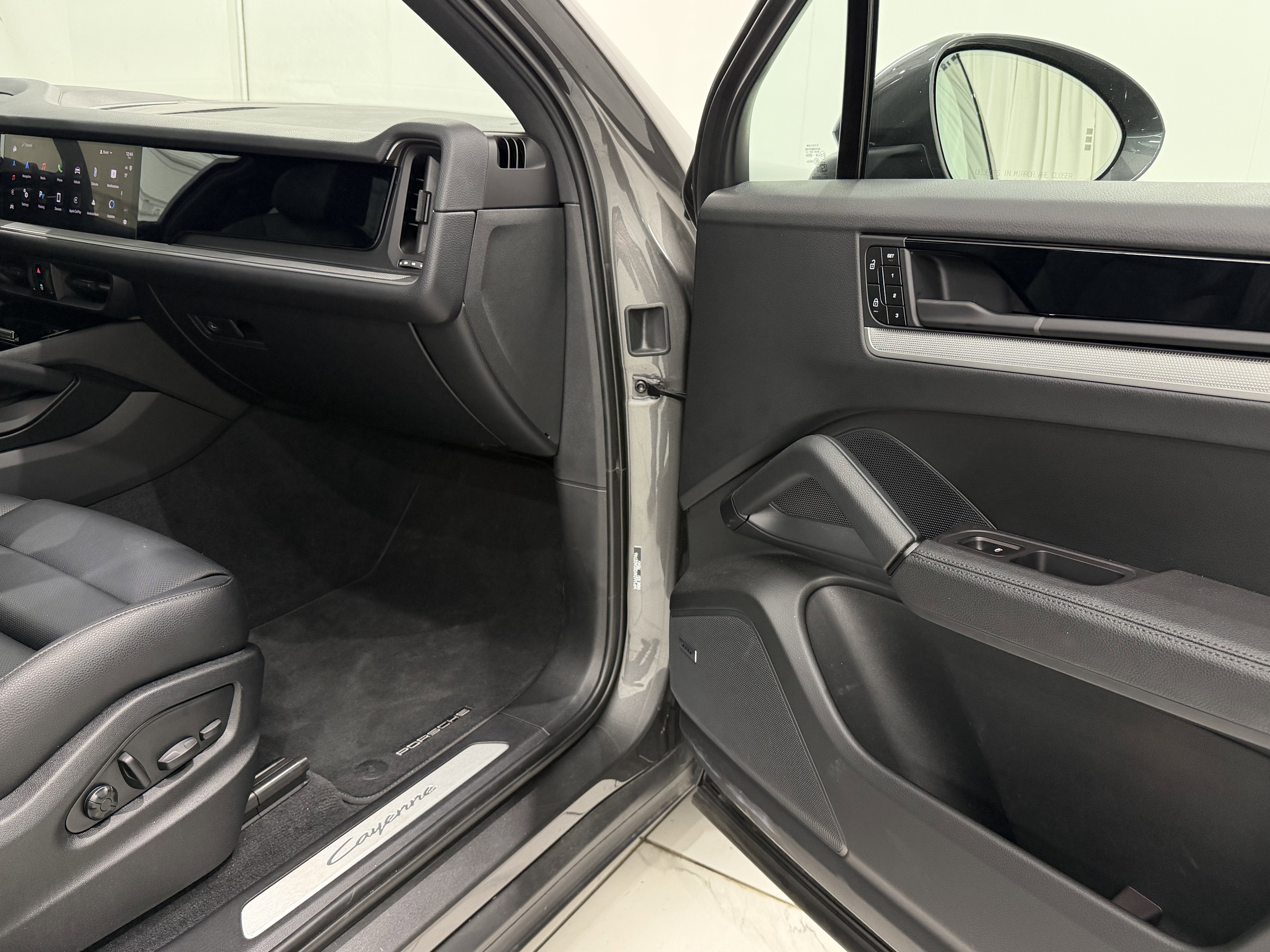 2025 Porsche Cayenne AWD