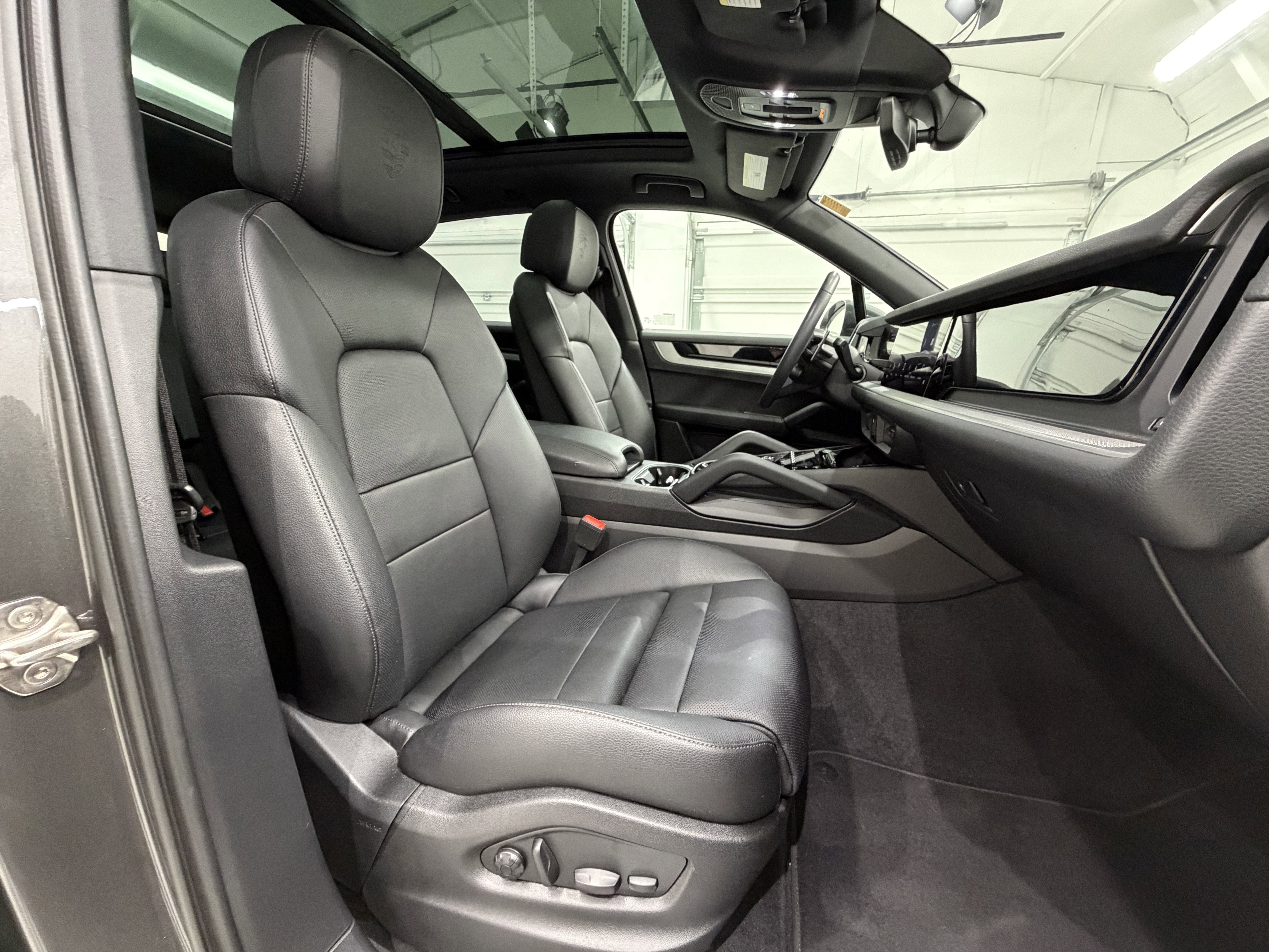 2025 Porsche Cayenne AWD