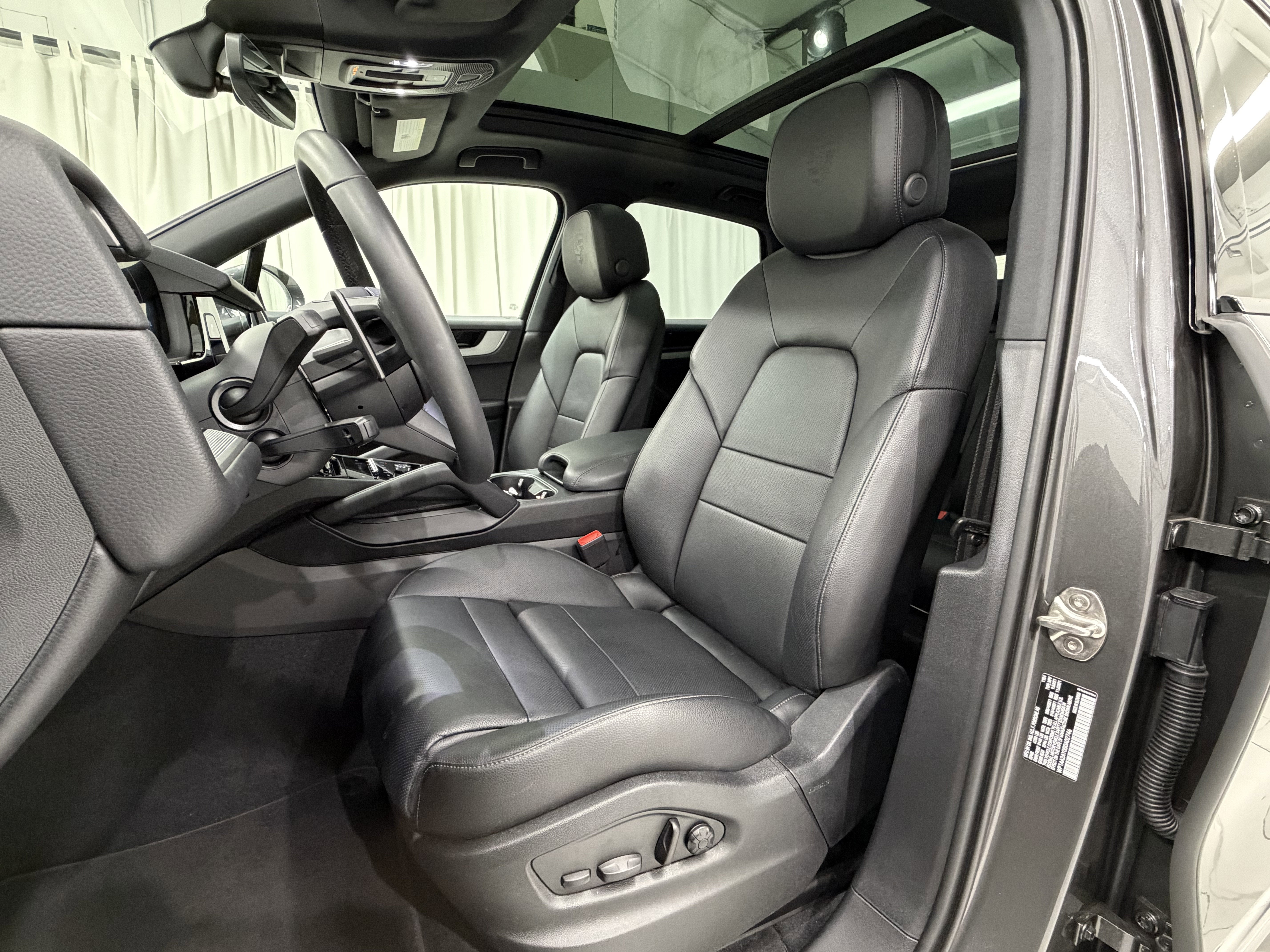 2025 Porsche Cayenne AWD