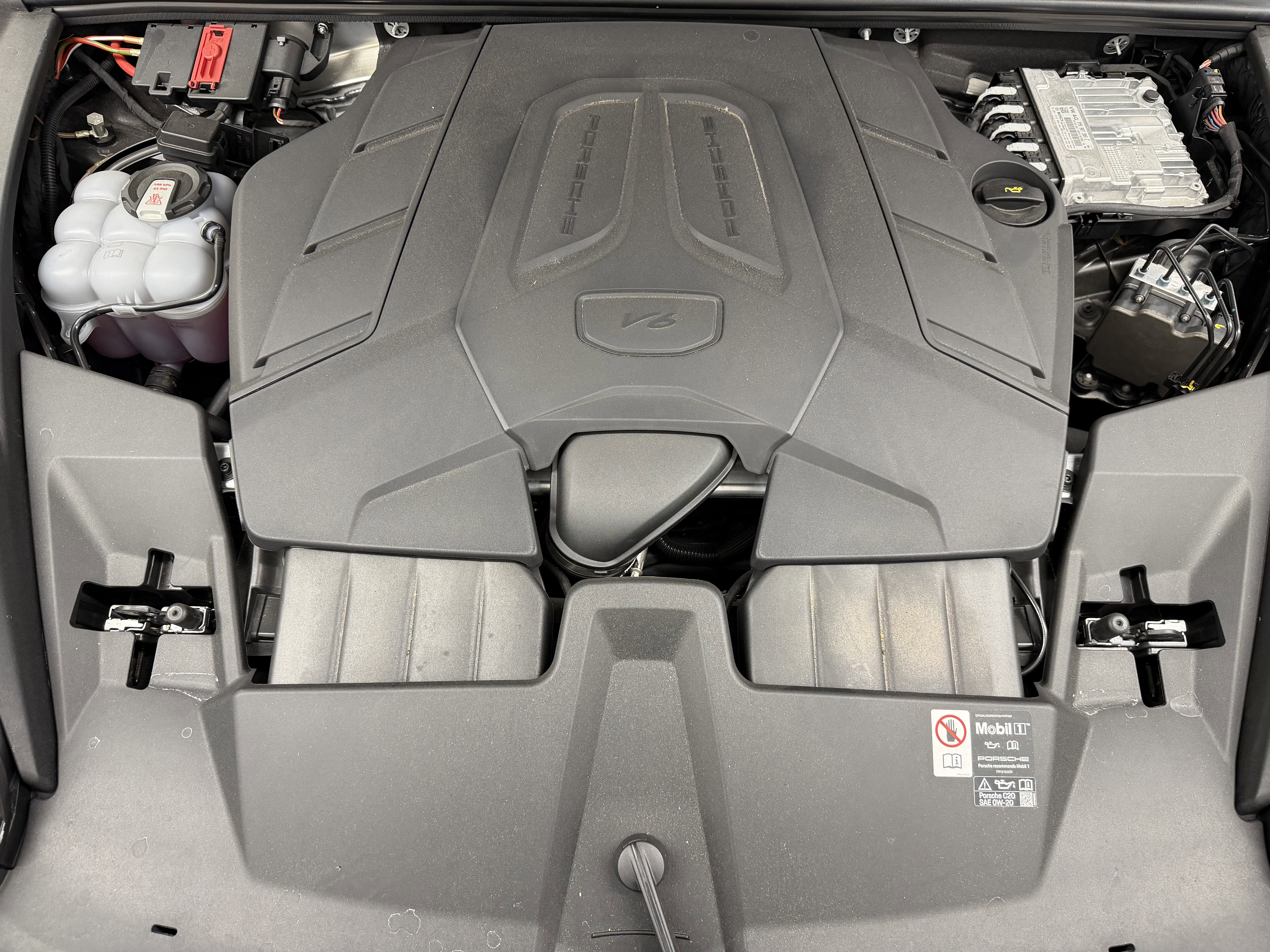 2025 Porsche Cayenne AWD