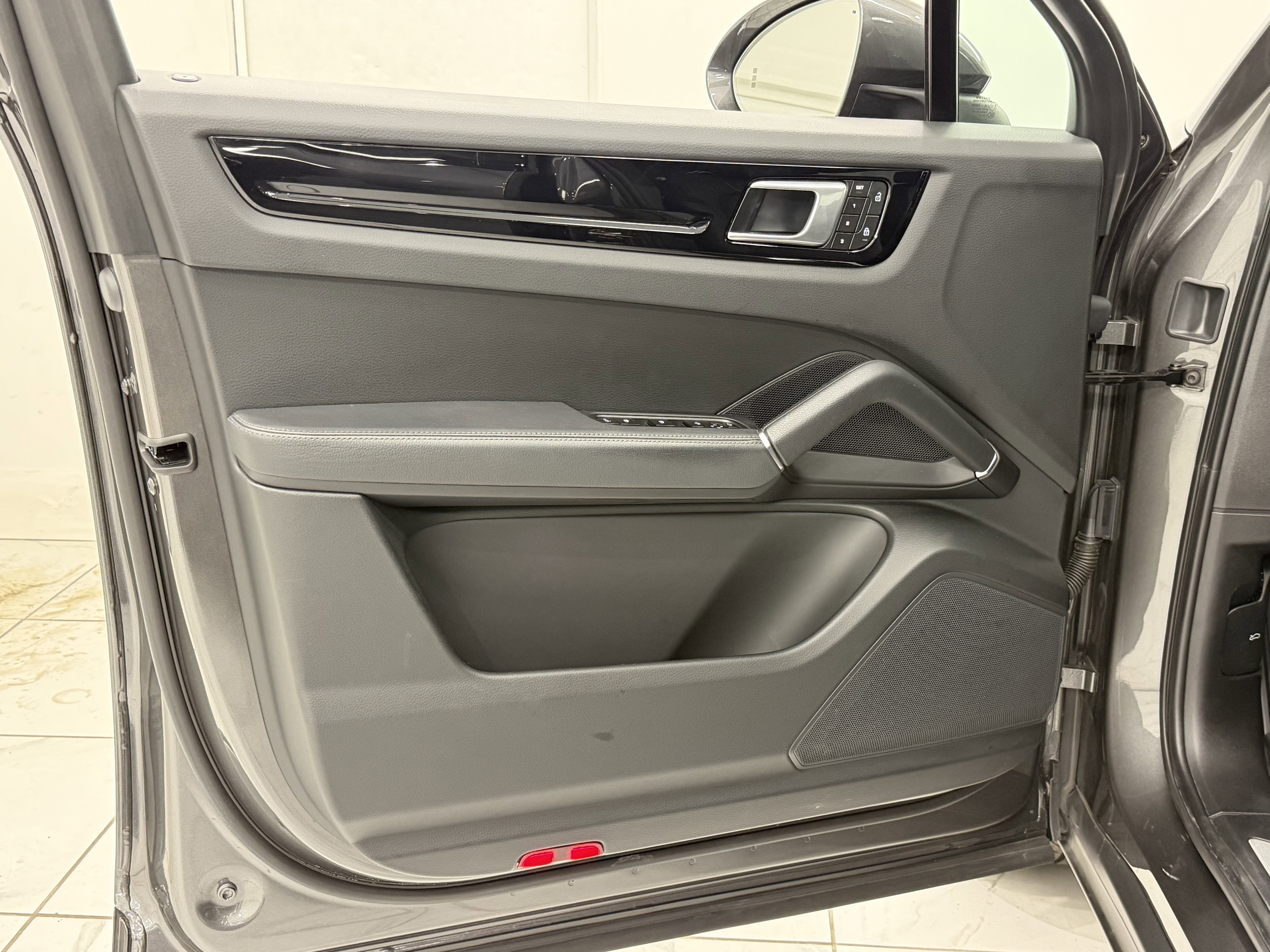 2023 Porsche Cayenne Base