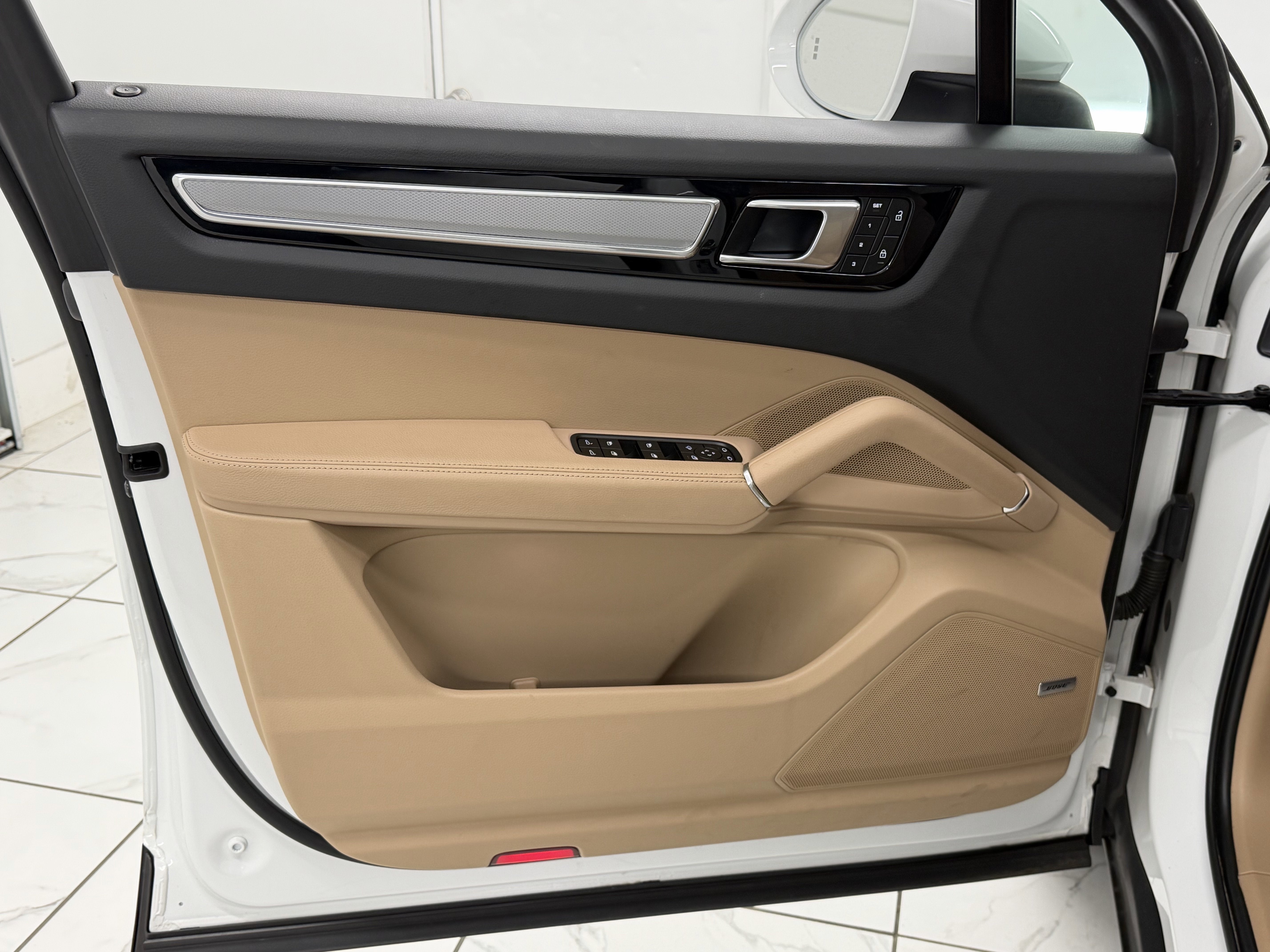 2023 Porsche Cayenne Platinum Edition