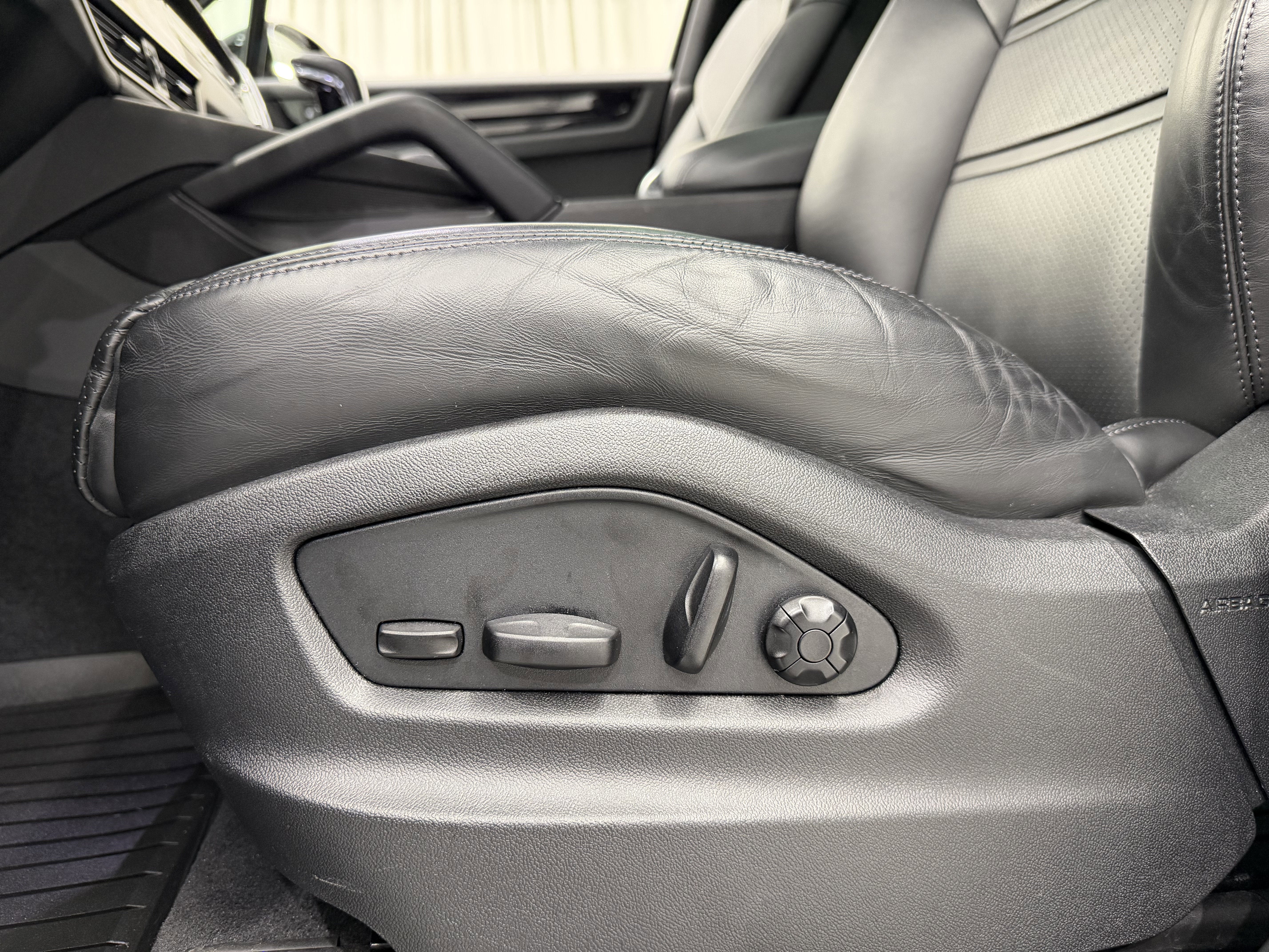 2023 Porsche Cayenne Base